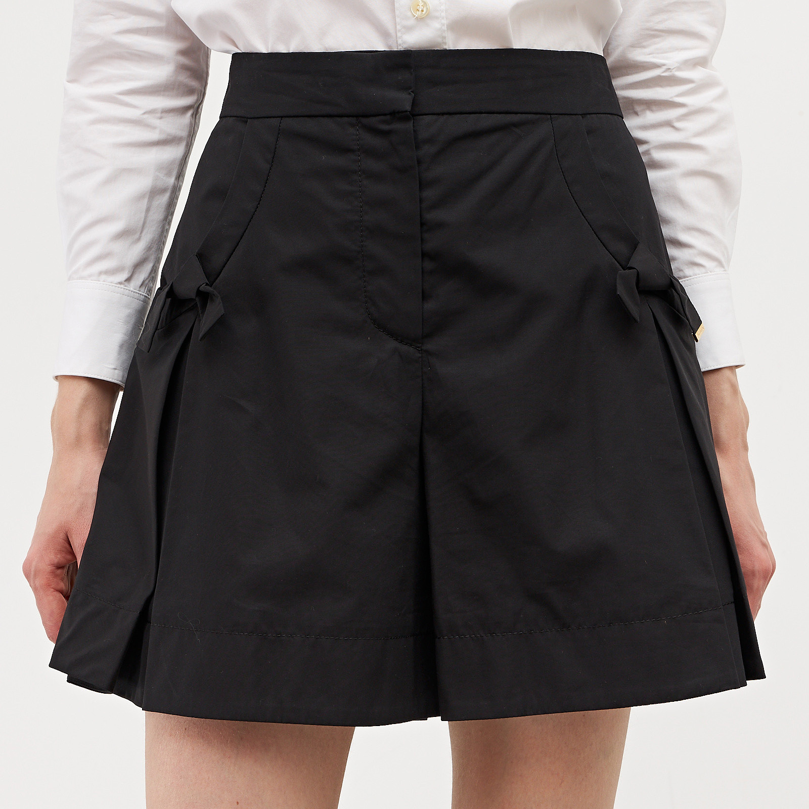 Шорты черного цвета Louis Vuitton - фото из каталога магазина брендовой одежды Second Friend Store Шорты Louis Vuitton - купить оригинал в секонд-хенде SFS - 4