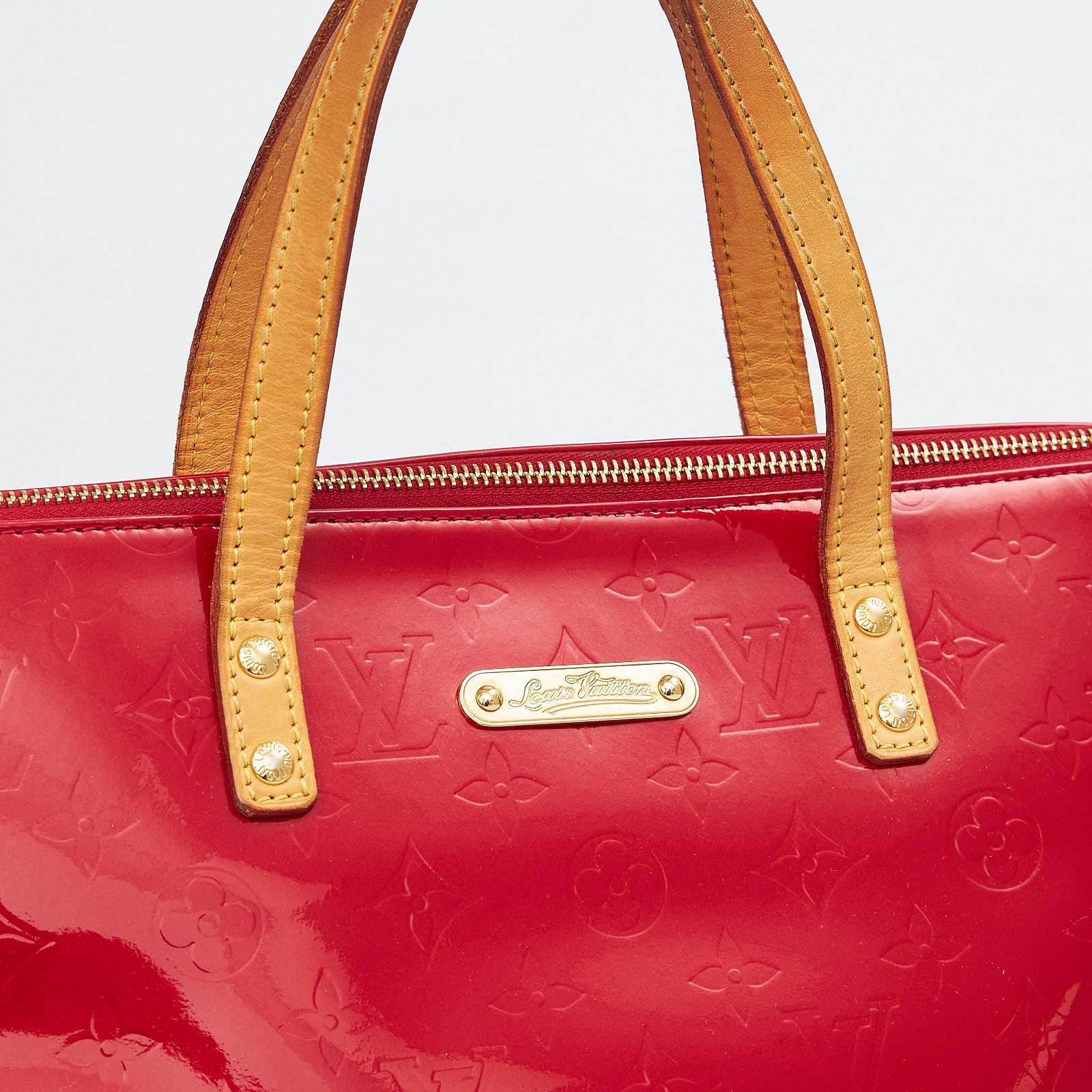 Сумка  красного цвета Louis Vuitton - фото из каталога магазина брендовой одежды Second Friend Store Сумка Louis Vuitton - купить оригинал в секонд-хенде SFS - 5