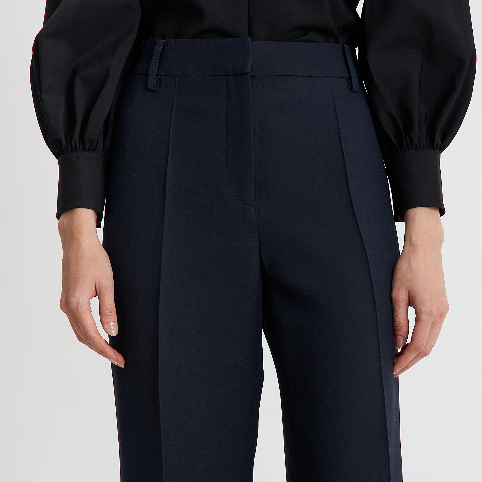 Брюки синего цвета Valentino - фото из каталога магазина брендовой одежды Second Friend Store Брюки Valentino - купить оригинал в секонд-хенде SFS - 4