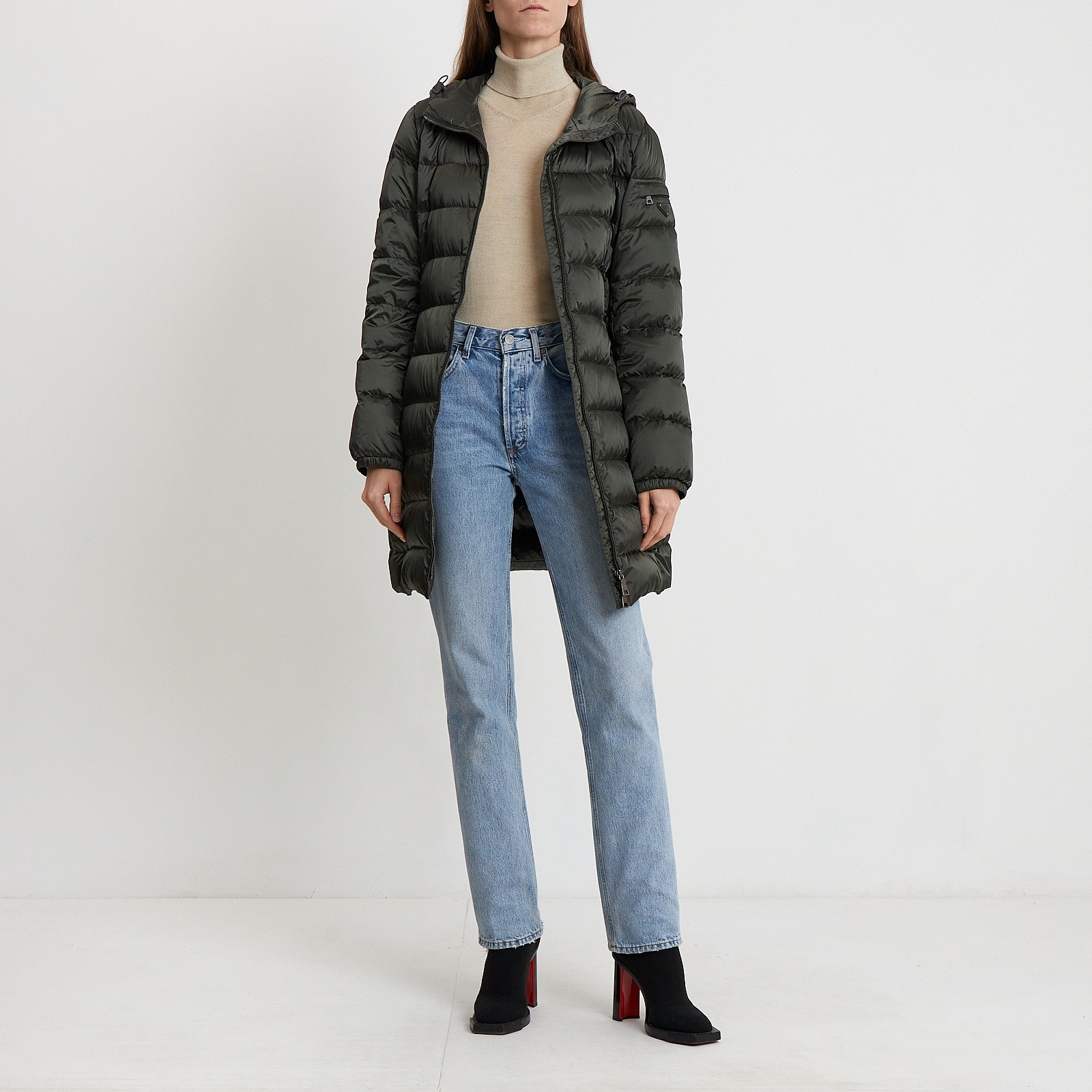 Пуховик зеленого цвета Prada - фото из каталога магазина брендовой одежды Second Friend Store Пуховик Prada - купить оригинал в секонд-хенде SFS - 2