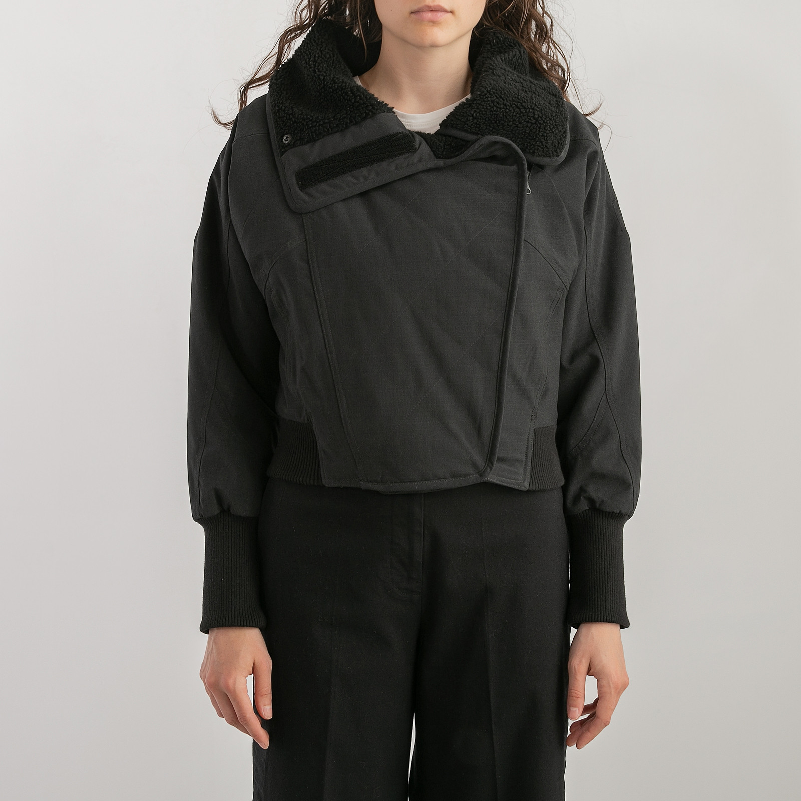 Куртка Adidas х черного цвета Stella McCartney - фото из каталога магазина брендовой одежды Second Friend Store Куртка Adidas х Stella McCartney - купить оригинал в секонд-хенде SFS - 1