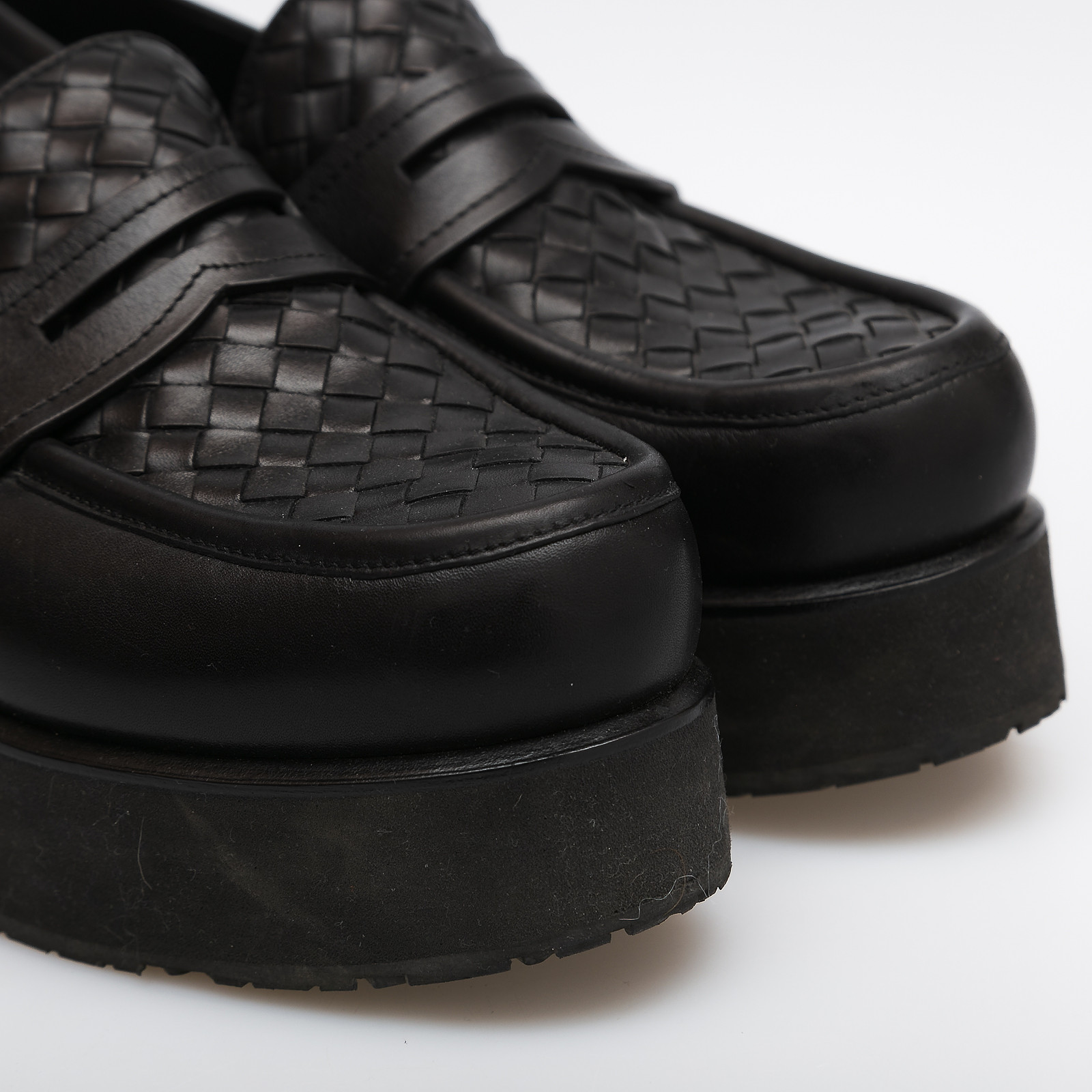 Лоферы черного цвета Bottega Veneta - фото из каталога магазина брендовой одежды Second Friend Store Лоферы Bottega Veneta - купить оригинал в секонд-хенде SFS - 4