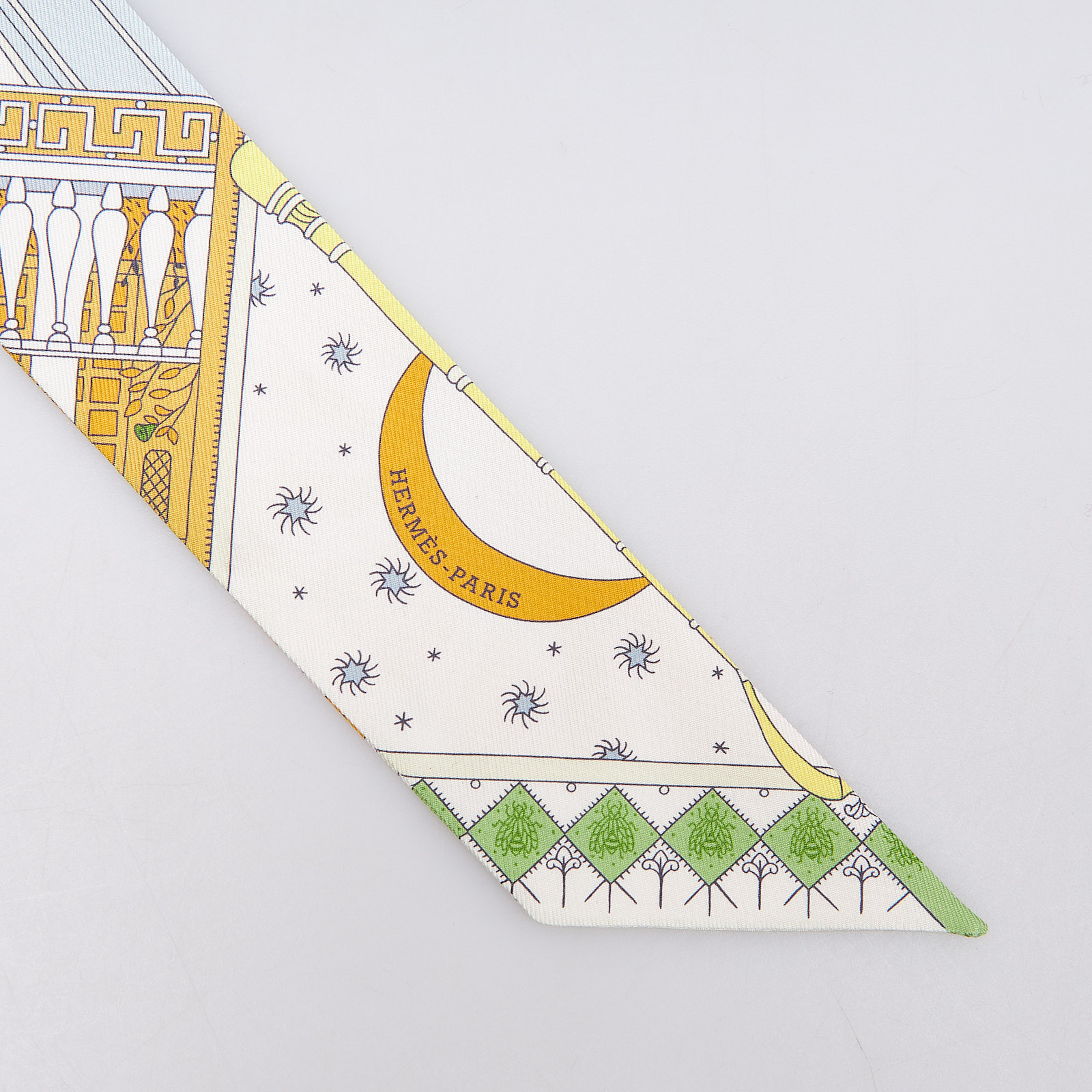 Твилли оранжевого цвета Hermes - фото из каталога магазина брендовой одежды Second Friend Store Твилли Hermes - купить оригинал в секонд-хенде SFS - 4