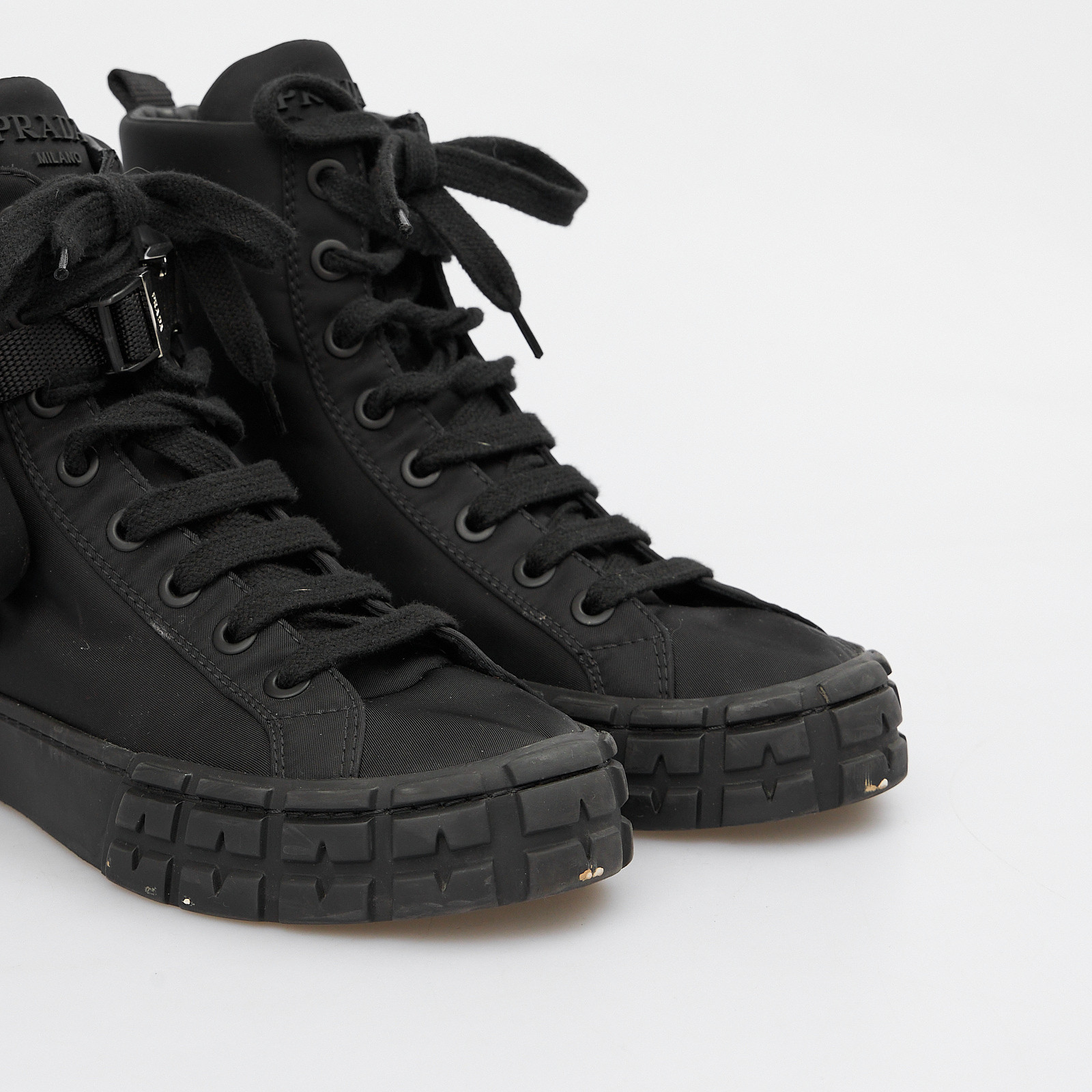 Кеды черного цвета Prada - фото из каталога магазина брендовой одежды Second Friend Store Кеды Prada - купить оригинал в секонд-хенде SFS - 4