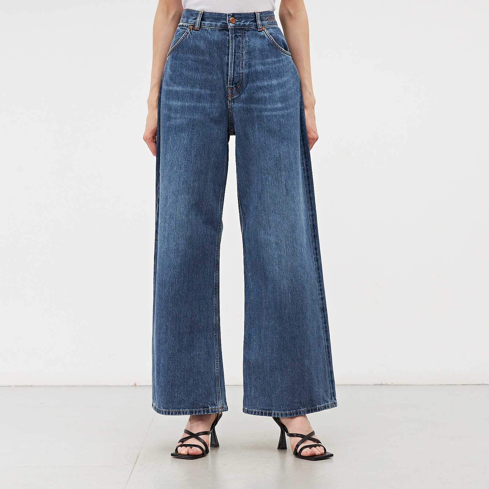 Джинсы синего цвета Chloe - фото из каталога магазина брендовой одежды Second Friend Store Джинсы Chloe - купить оригинал в секонд-хенде SFS - 1