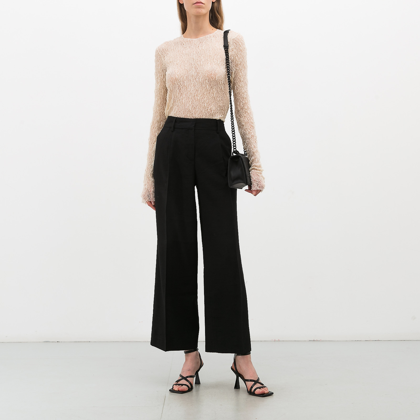 Брюки черного цвета McQ by Alexander McQueen - фото из каталога магазина брендовой одежды Second Friend Store Брюки McQ by Alexander McQueen - купить оригинал в секонд-хенде SFS - 2