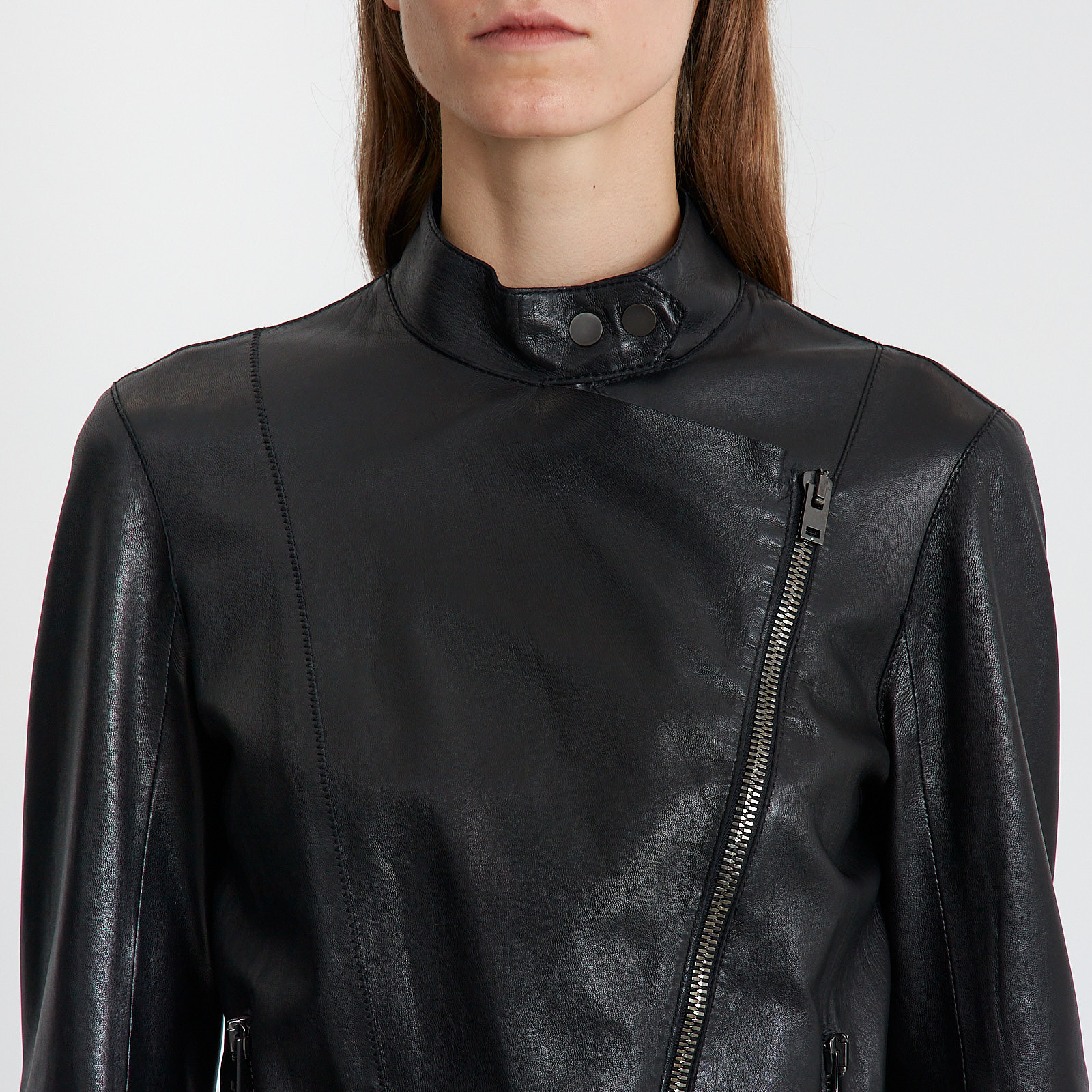 Кожаная куртка черного цвета Joseph - фото из каталога магазина брендовой одежды Second Friend Store Кожаная куртка Joseph - купить оригинал в секонд-хенде SFS - 4