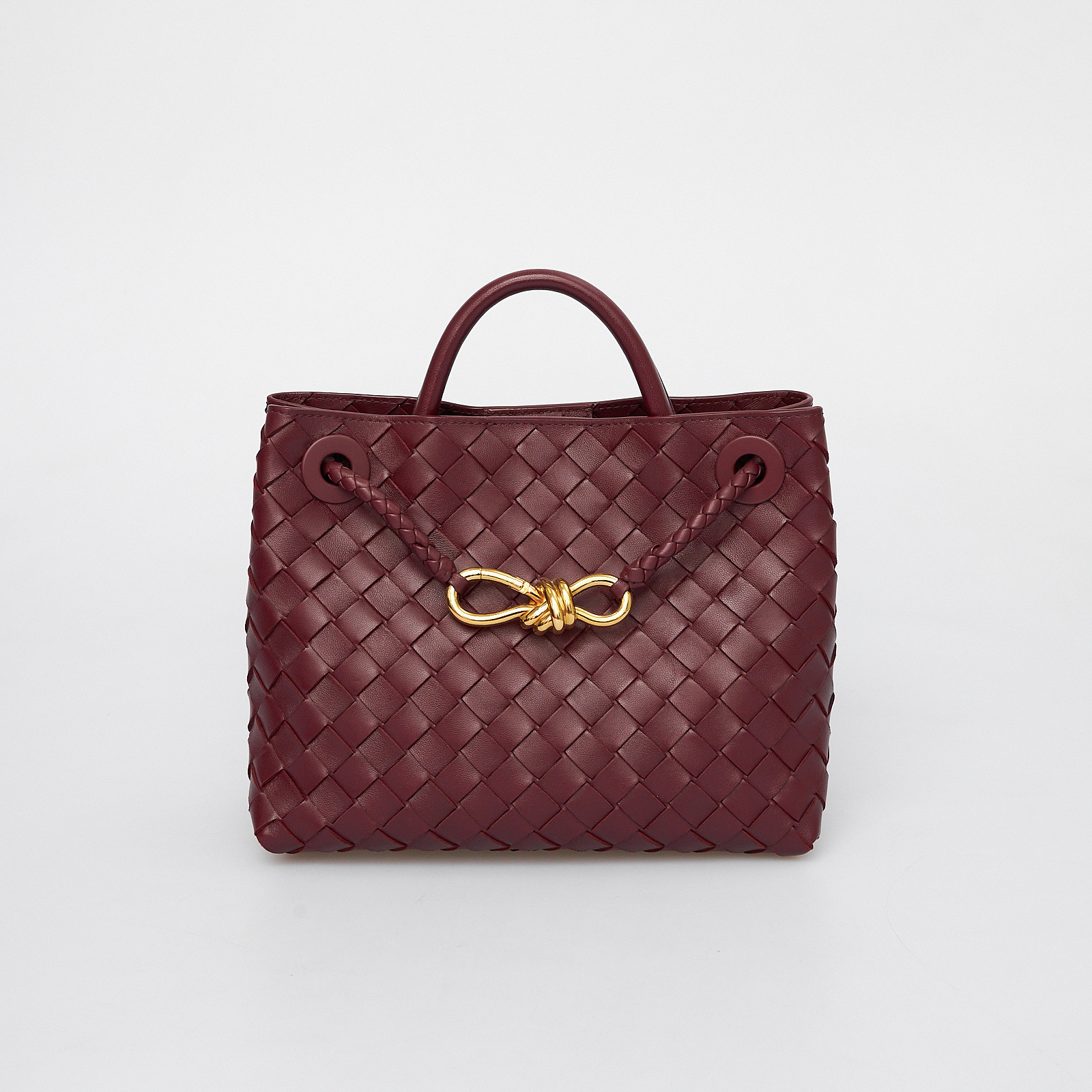 Сумка  бордового цвета Bottega Veneta - фото из каталога магазина брендовой одежды Second Friend Store Сумка Bottega Veneta - купить оригинал в секонд-хенде SFS - 1