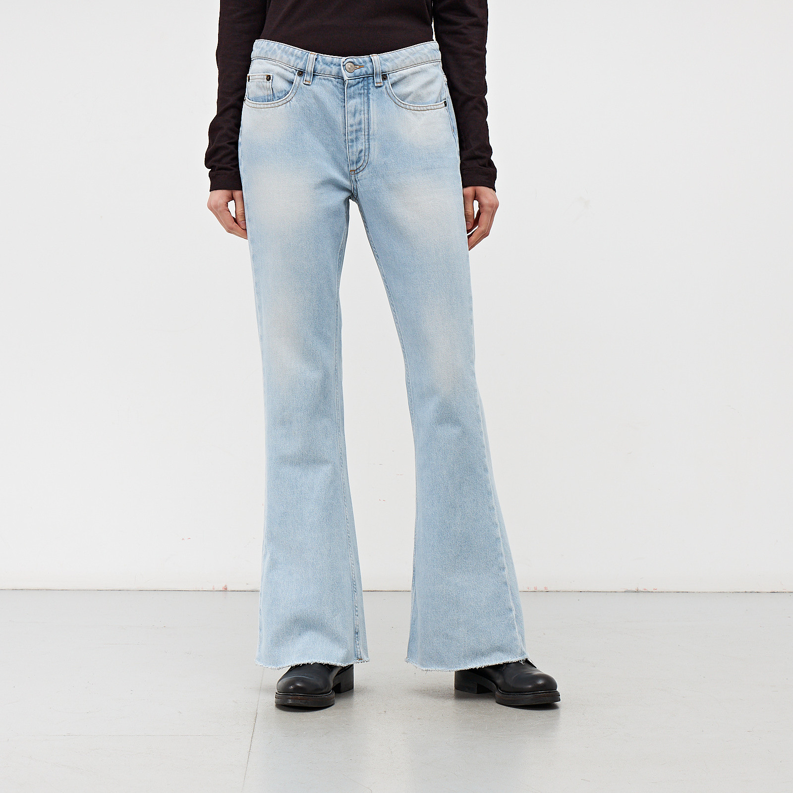 Джинсы голубого цвета MM6 Maison Margiela - фото из каталога магазина брендовой одежды Second Friend Store Джинсы MM6 Maison Margiela - купить оригинал в секонд-хенде SFS - 1