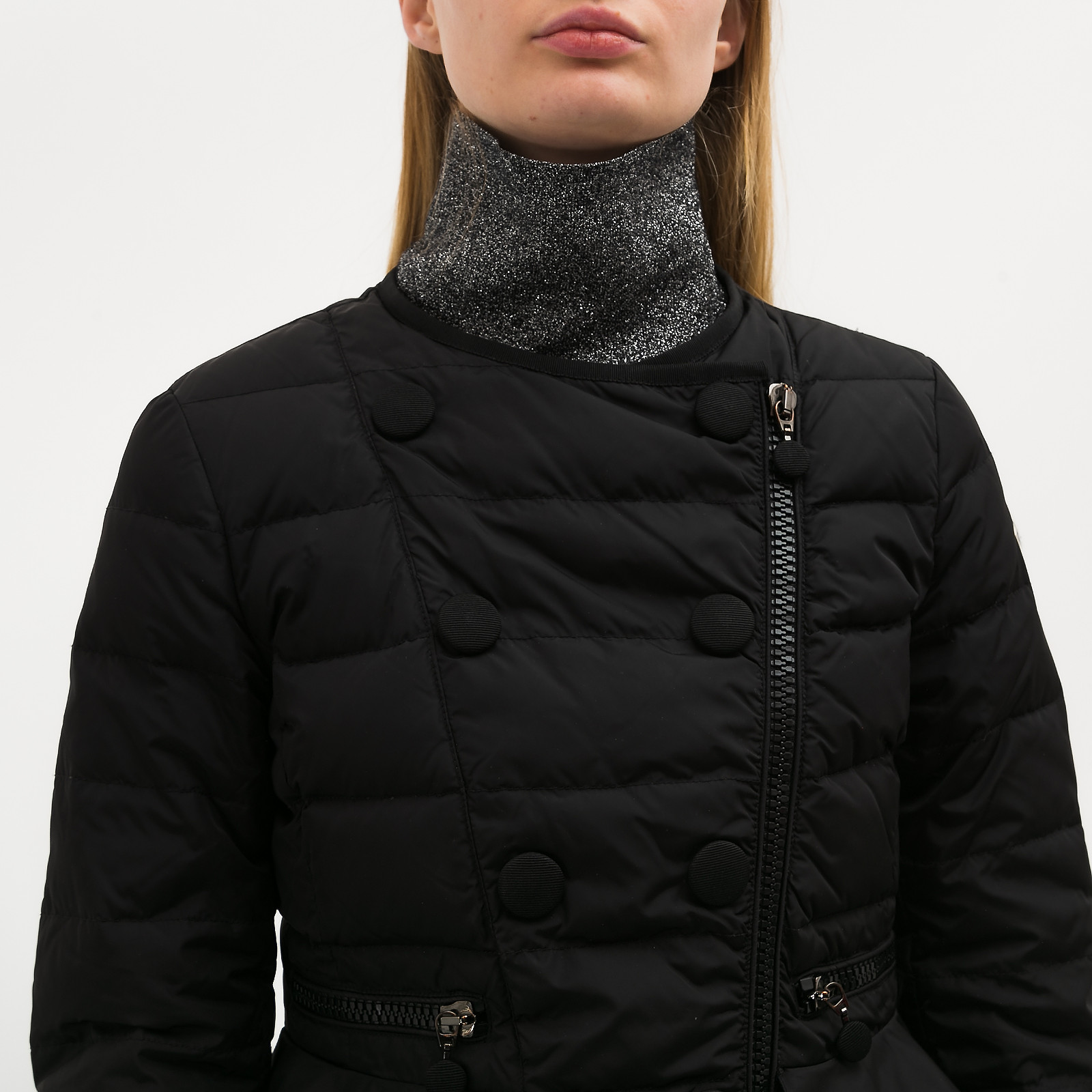 Пуховик черного цвета Moncler - фото из каталога магазина брендовой одежды Second Friend Store Пуховик Moncler - купить оригинал в секонд-хенде SFS - 4