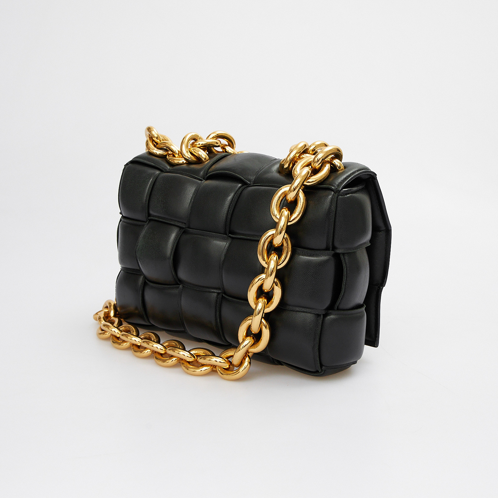 Сумка черного цвета Bottega Veneta - фото из каталога магазина брендовой одежды Second Friend Store Сумка Bottega Veneta - купить оригинал в секонд-хенде SFS - 3