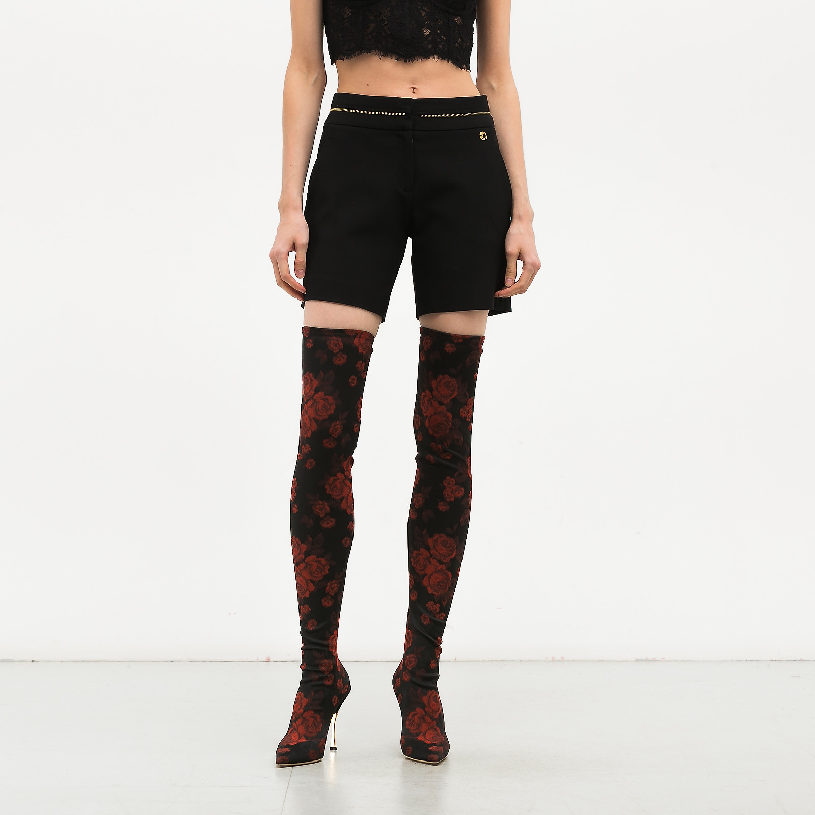 Сапоги черного цвета Dolce&Gabbana - фото из каталога магазина брендовой одежды Second Friend Store Сапоги Dolce&Gabbana - купить оригинал в секонд-хенде SFS - 2