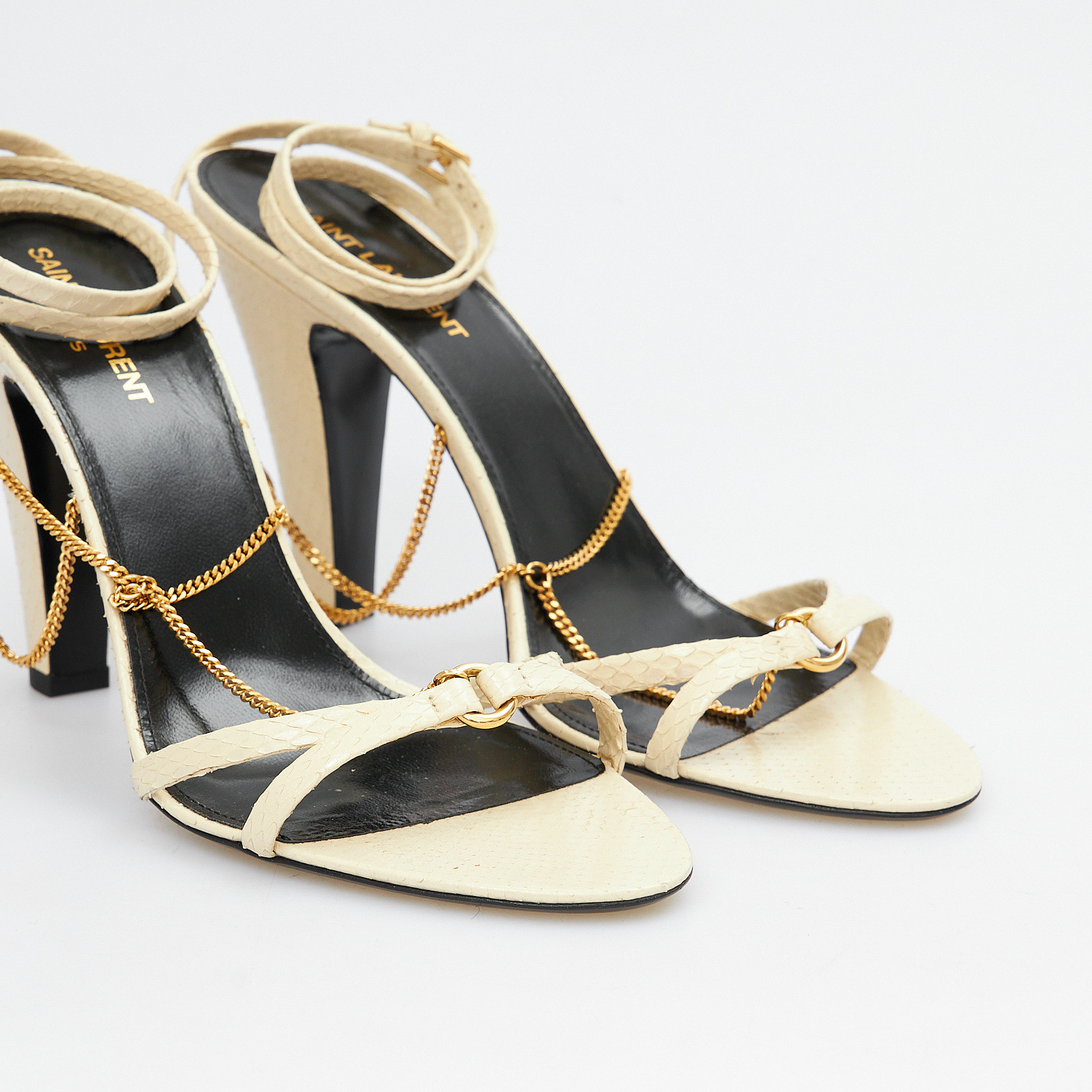 Босоножки белого цвета Saint Laurent - фото из каталога магазина брендовой одежды Second Friend Store Босоножки Saint Laurent - купить оригинал в секонд-хенде SFS - 4
