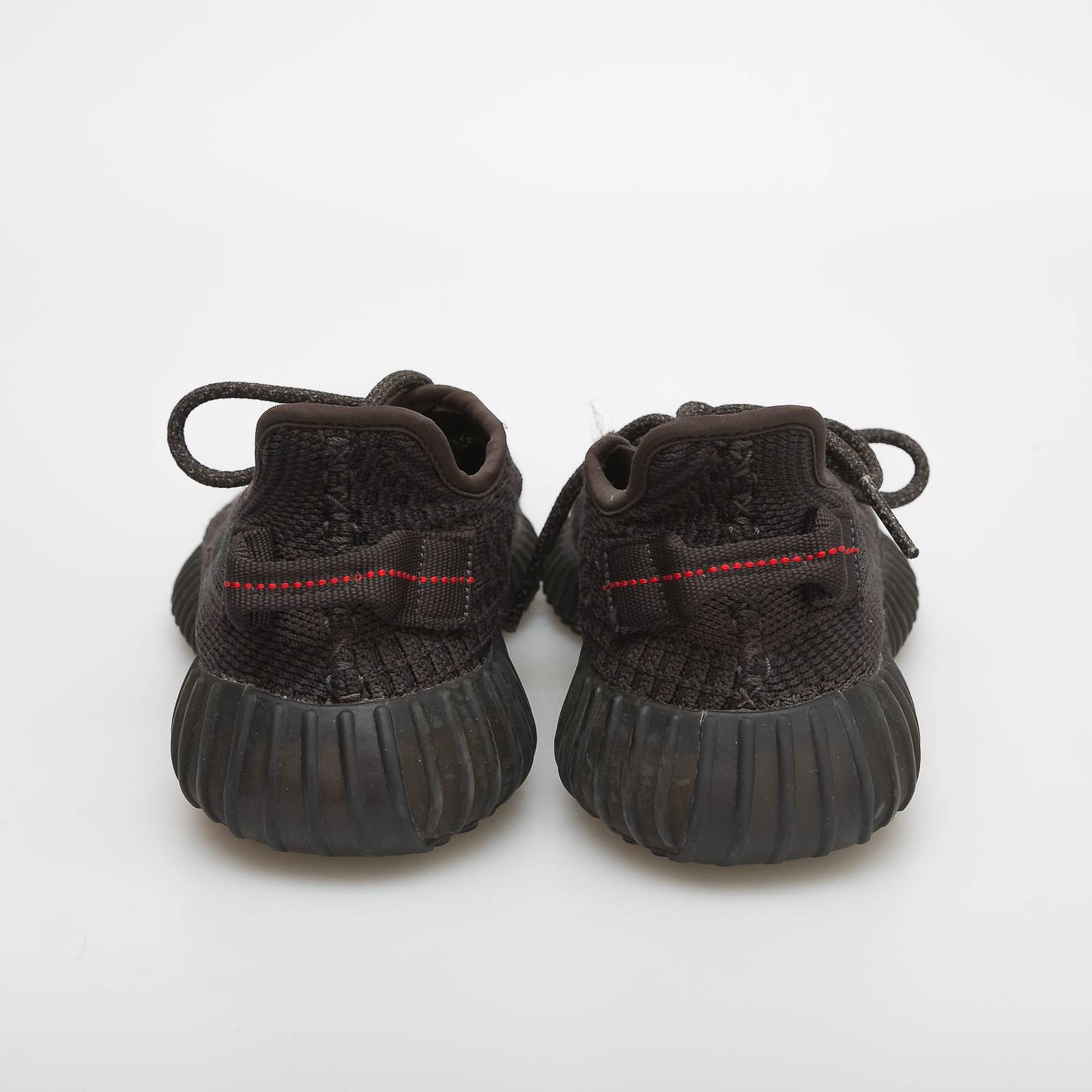 Кроссовки Yeezy x Adidas - купить оригинал в секонд-хенде SFS