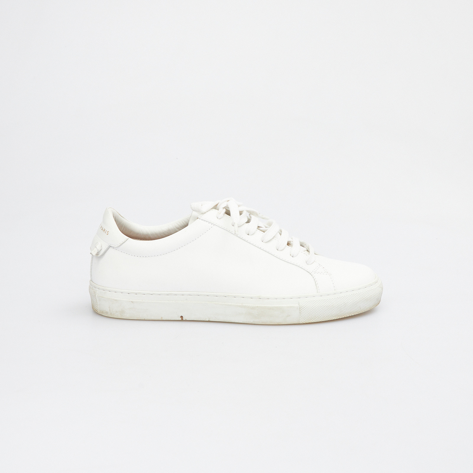 Кеды белого цвета Givenchy - фото из каталога магазина брендовой одежды Second Friend Store Кеды Givenchy - купить оригинал в секонд-хенде SFS - 1