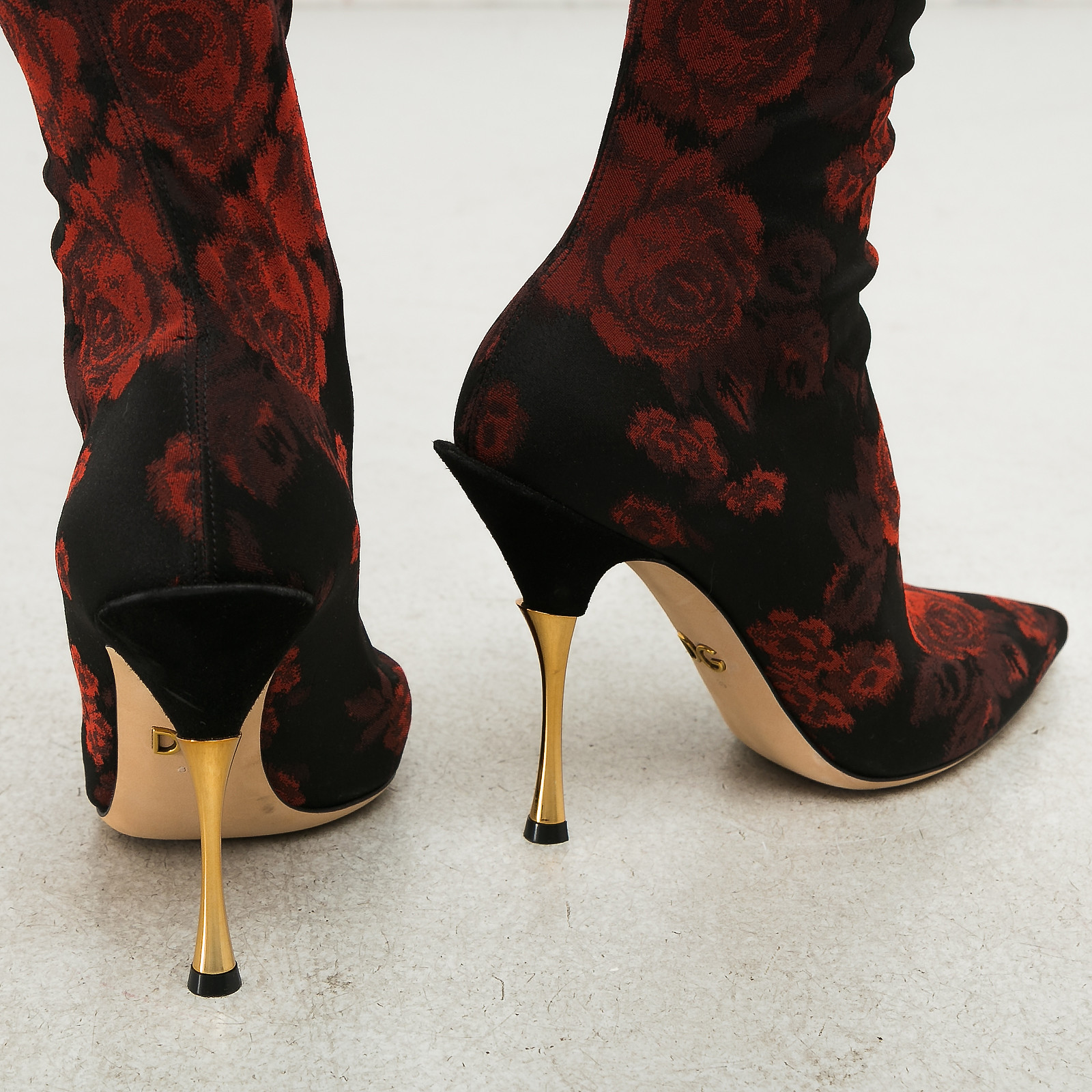 Сапоги черного цвета Dolce&Gabbana - фото из каталога магазина брендовой одежды Second Friend Store Сапоги Dolce&Gabbana - купить оригинал в секонд-хенде SFS - 5