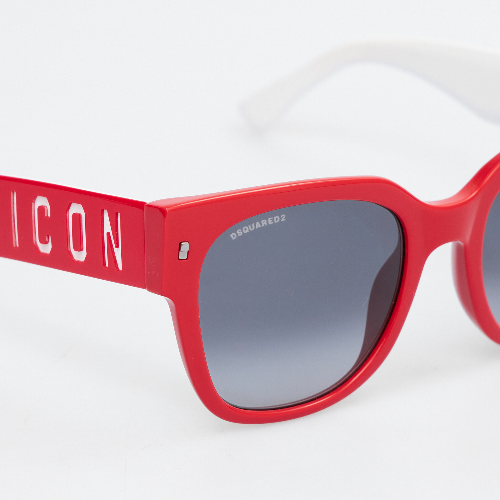 Очки  красного цвета Dsquared2 - фото из каталога магазина брендовой одежды Second Friend Store Очки Dsquared2 - купить оригинал в секонд-хенде SFS - 5
