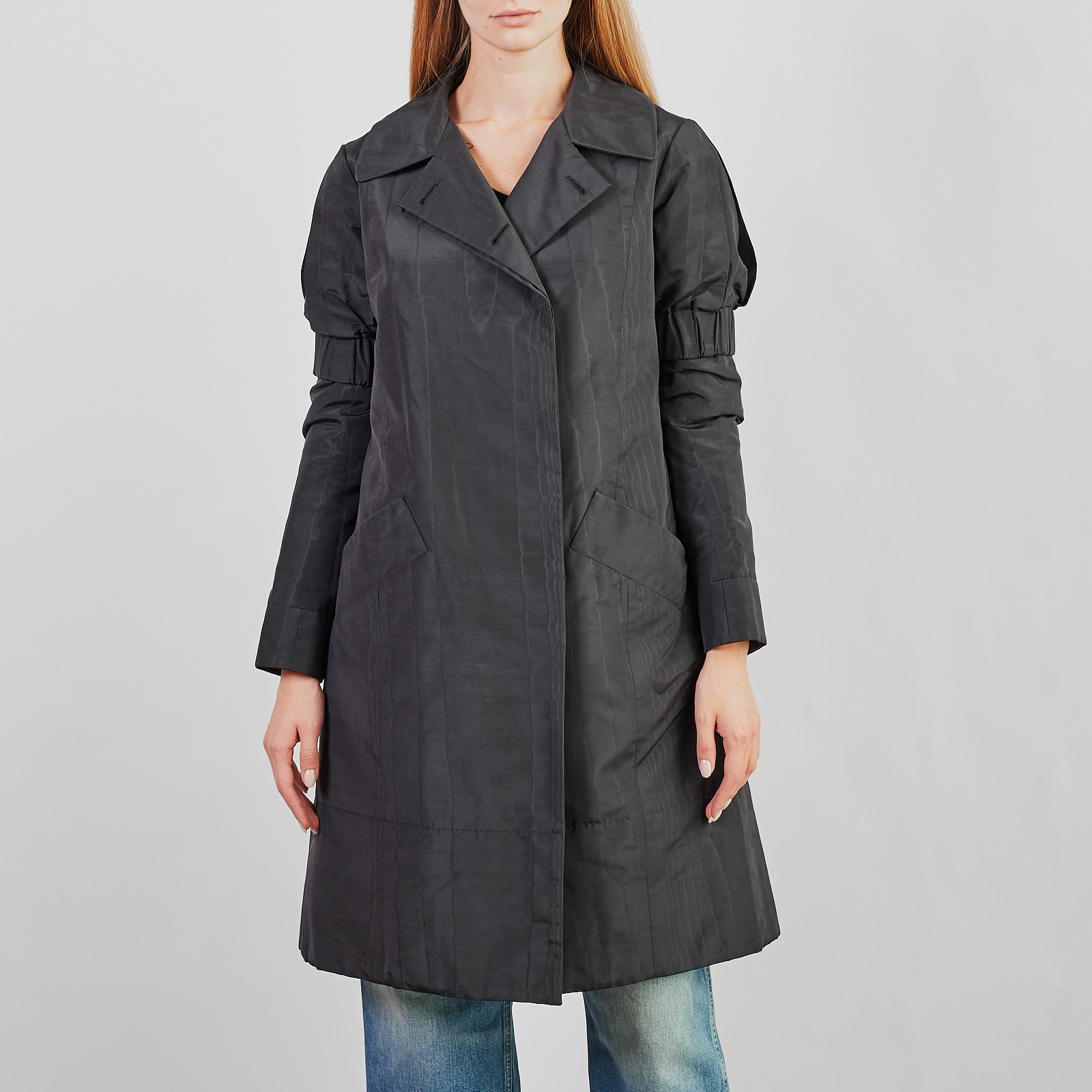 Плащ черного цвета Louis Vuitton - фото из каталога магазина брендовой одежды Second Friend Store Плащ Louis Vuitton - купить оригинал в секонд-хенде SFS - 1