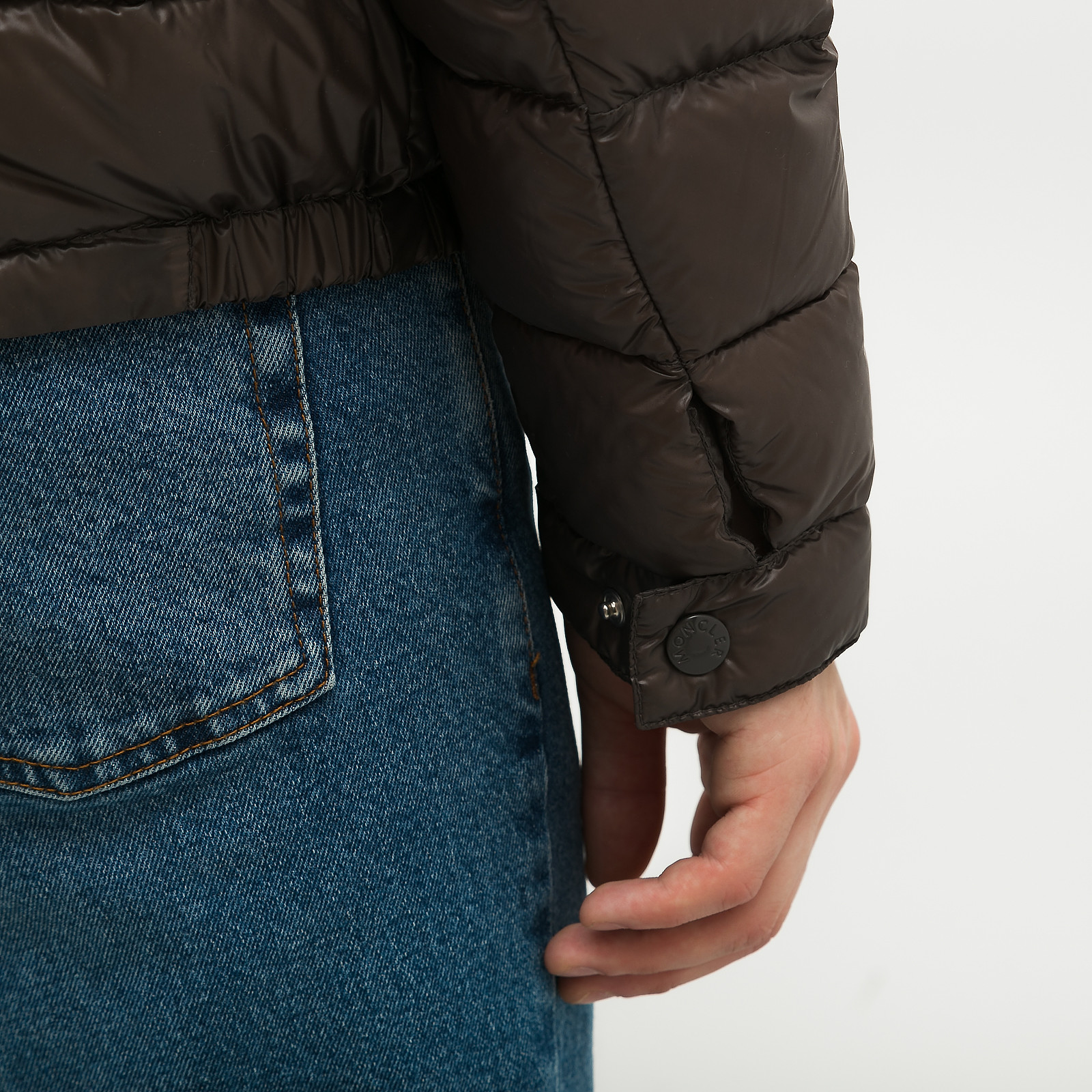 Пуховик коричневого цвета Moncler - фото из каталога магазина брендовой одежды Second Friend Store Пуховик Moncler - купить оригинал в секонд-хенде SFS - 5