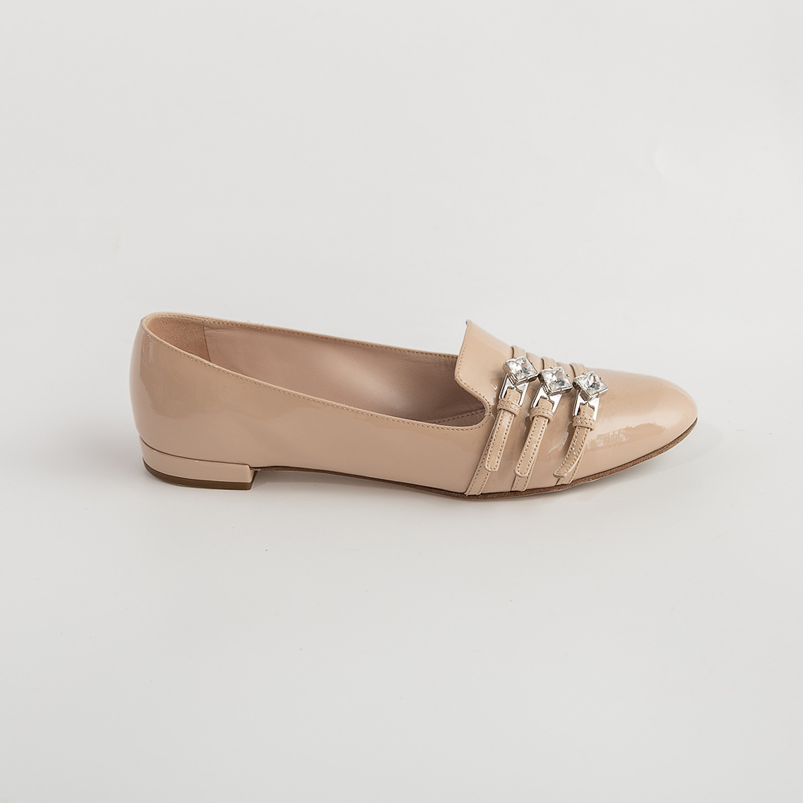 Лоферы бежевого цвета Miu Miu - фото из каталога магазина брендовой одежды Second Friend Store Лоферы Miu Miu - купить оригинал в секонд-хенде SFS - 1