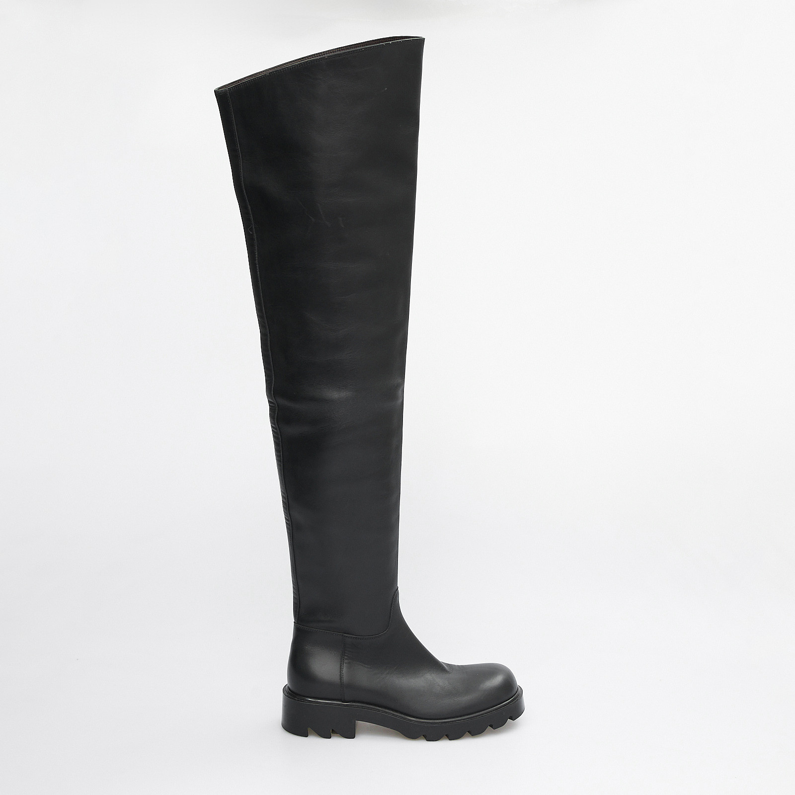 Ботфорты черного цвета Bottega Veneta - фото из каталога магазина брендовой одежды Second Friend Store Ботфорты Bottega Veneta - купить оригинал в секонд-хенде SFS - 1