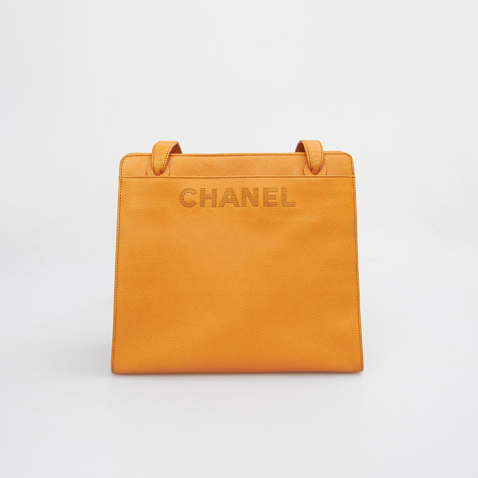Сумка  оранжевого цвета Chanel - фото из каталога магазина брендовой одежды Second Friend Store Сумка Chanel - купить оригинал в секонд-хенде SFS - 5
