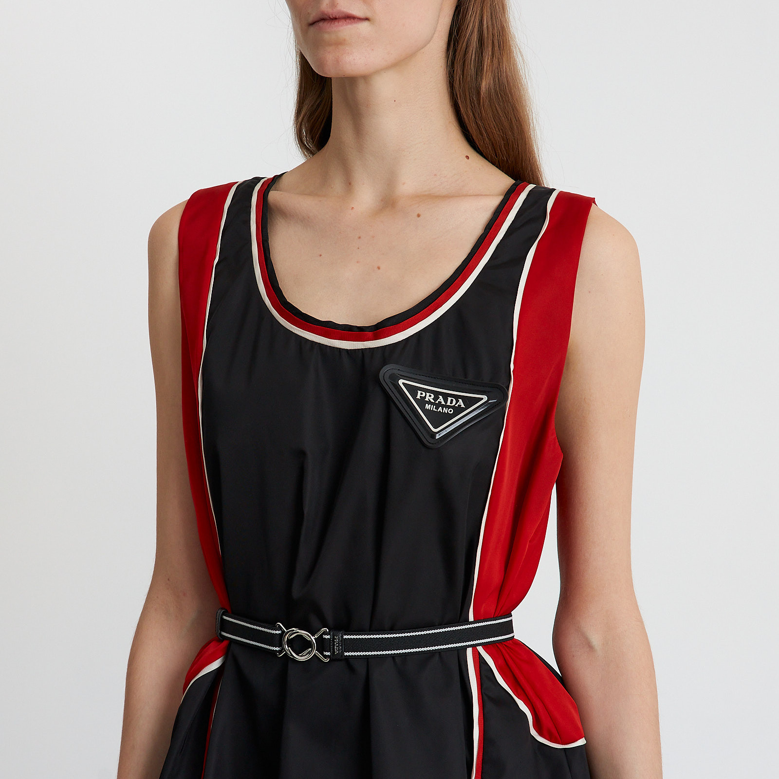 Платье черного цвета Prada - фото из каталога магазина брендовой одежды Second Friend Store Платье Prada - купить оригинал в секонд-хенде SFS - 4