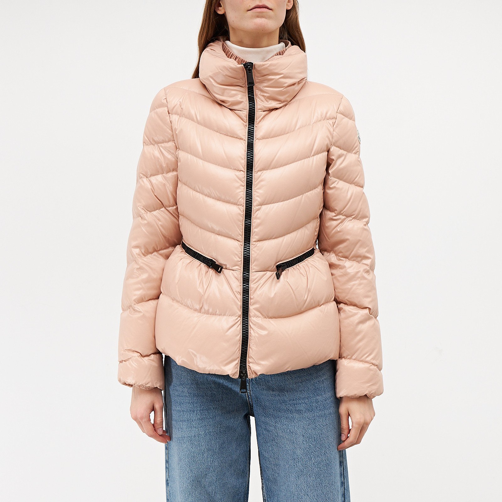 Пуховик розового цвета Moncler - фото из каталога магазина брендовой одежды Second Friend Store Пуховик Moncler - купить оригинал в секонд-хенде SFS - 1