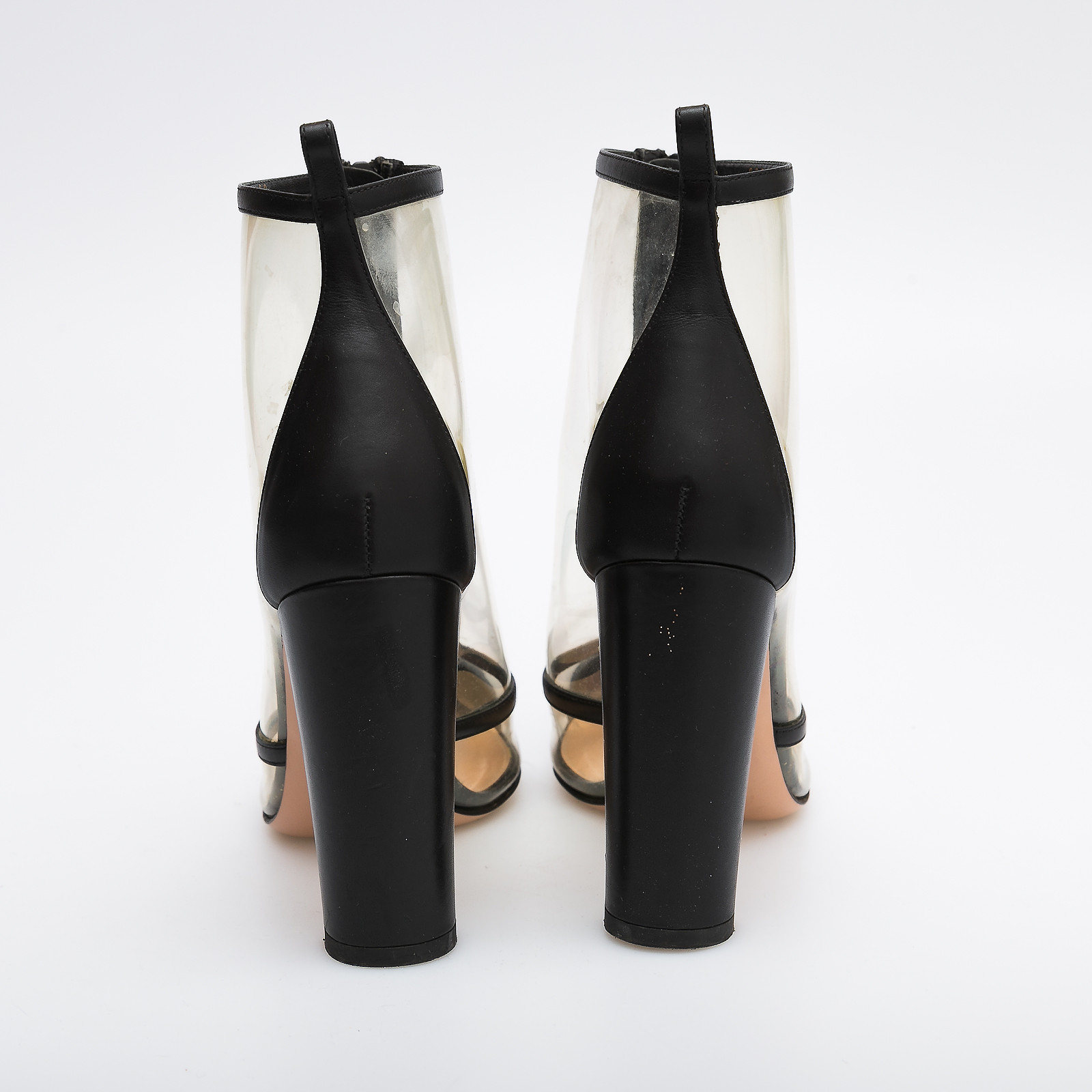 Ботильоны черного цвета Gianvito Rossi - фото из каталога магазина брендовой одежды Second Friend Store Ботильоны Gianvito Rossi - купить оригинал в секонд-хенде SFS - 3