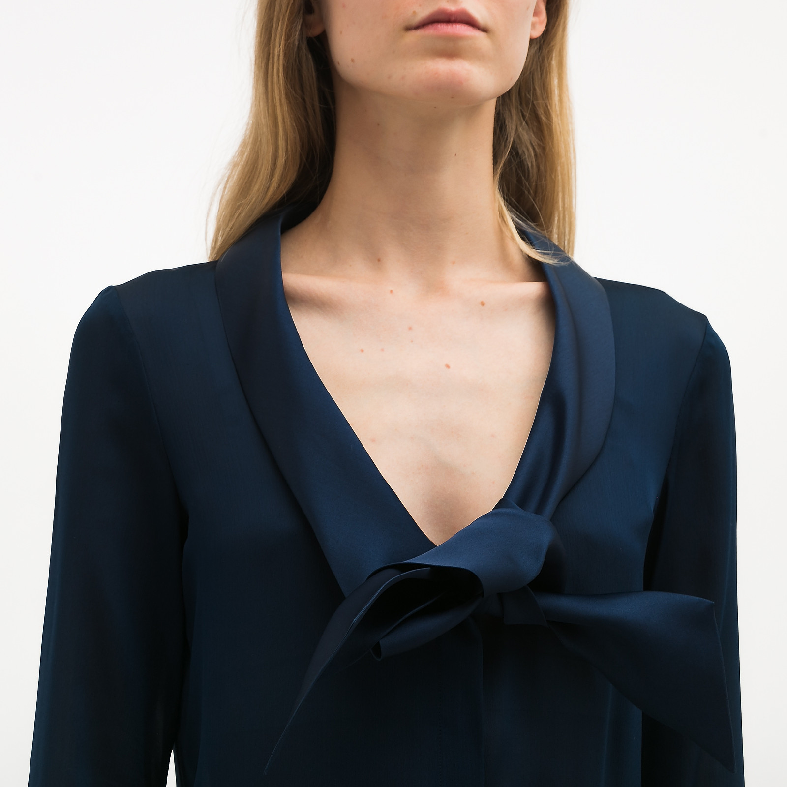 Блуза синего цвета Valentino - фото из каталога магазина брендовой одежды Second Friend Store Блуза Valentino - купить оригинал в секонд-хенде SFS - 4