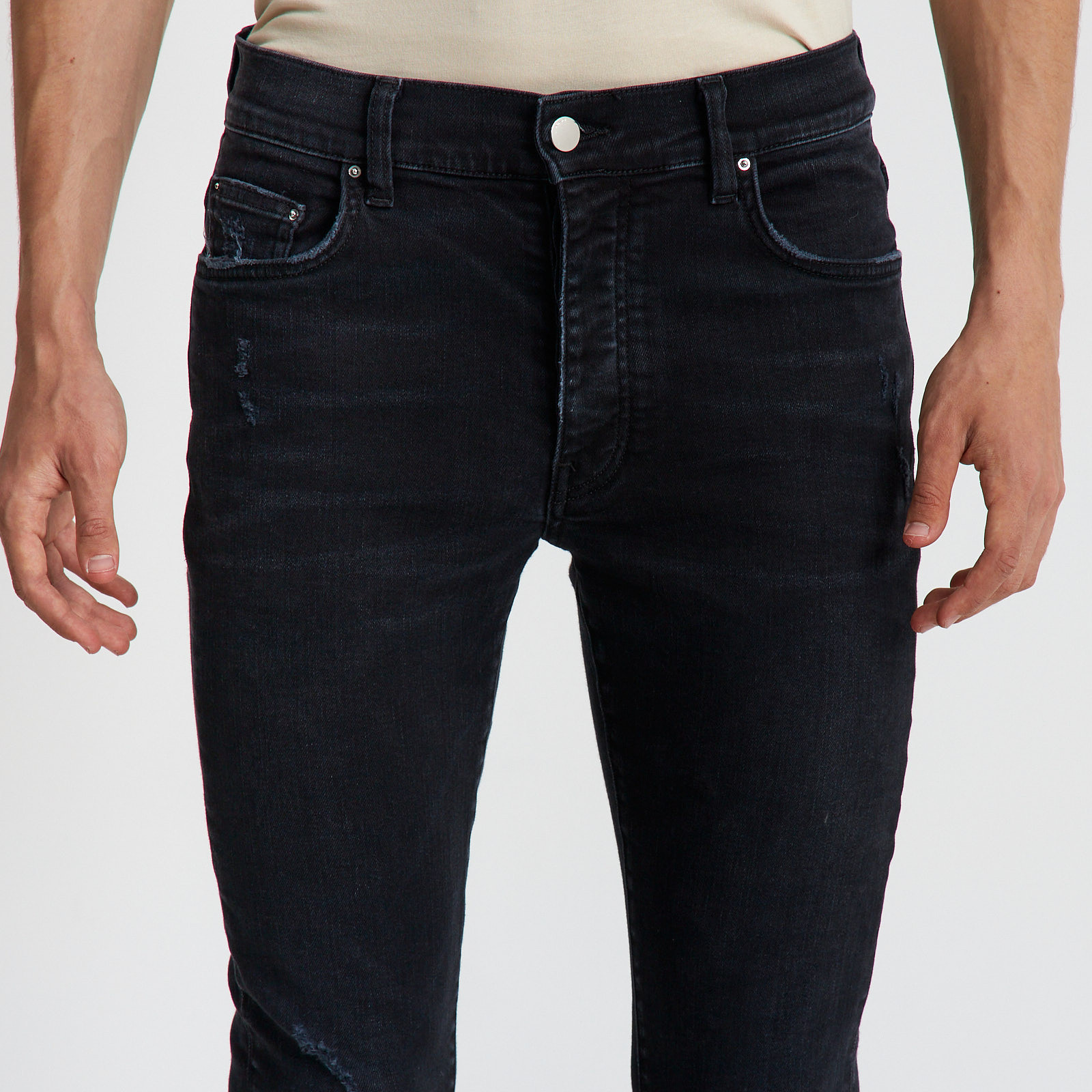 Джинсы черного цвета Amiri - фото из каталога магазина брендовой одежды Second Friend Store Джинсы Amiri - купить оригинал в секонд-хенде SFS - 4