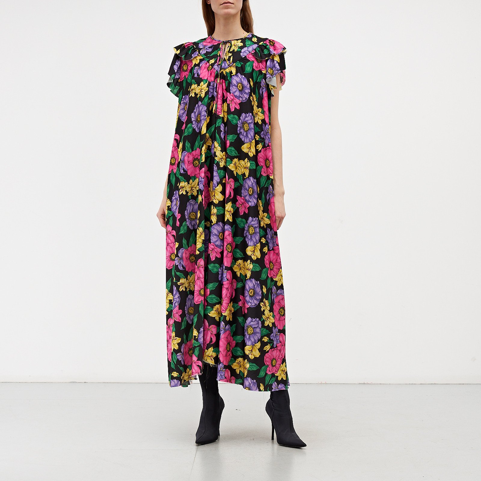 Платье черного цвета Balenciaga - фото из каталога магазина брендовой одежды Second Friend Store Платье Balenciaga - купить оригинал в секонд-хенде SFS - 1