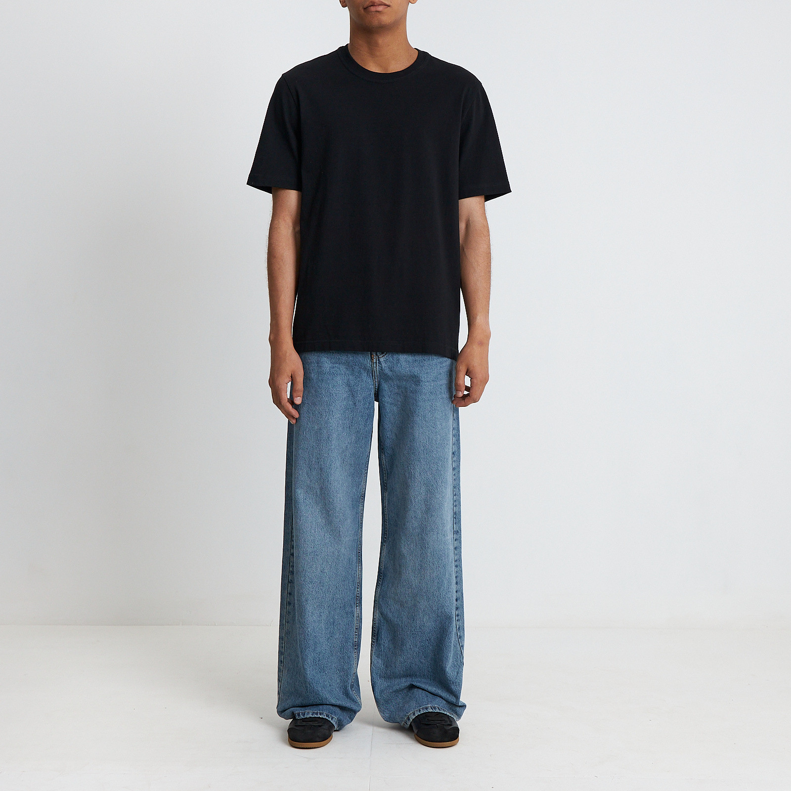 Футболка черного цвета Bottega Veneta - фото из каталога магазина брендовой одежды Second Friend Store Футболка Bottega Veneta - купить оригинал в секонд-хенде SFS - 2