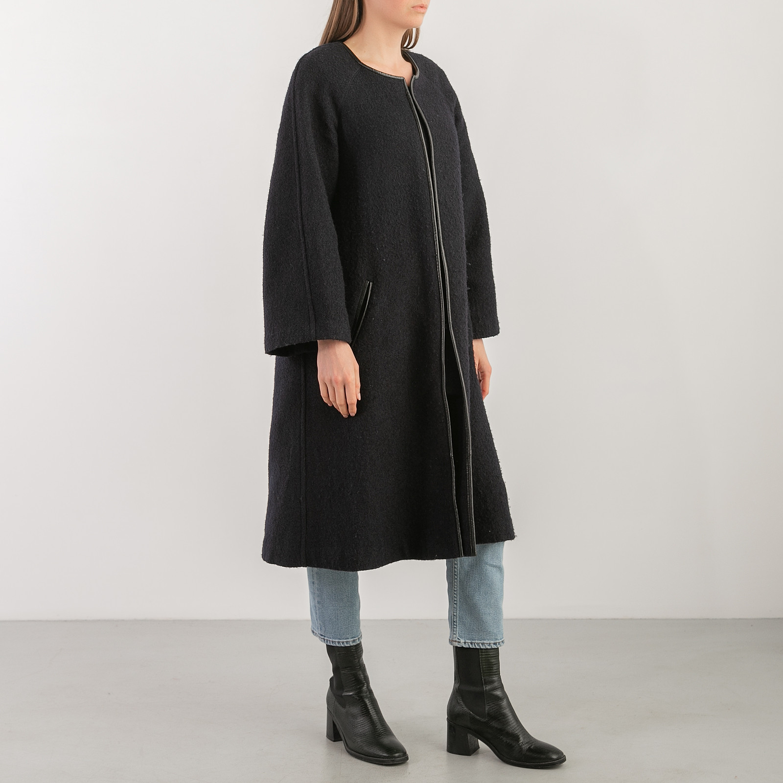 Пальто черного цвета Isabel Marant Etoile - фото из каталога магазина брендовой одежды Second Friend Store Пальто Isabel Marant Etoile - купить оригинал в секонд-хенде SFS - 3