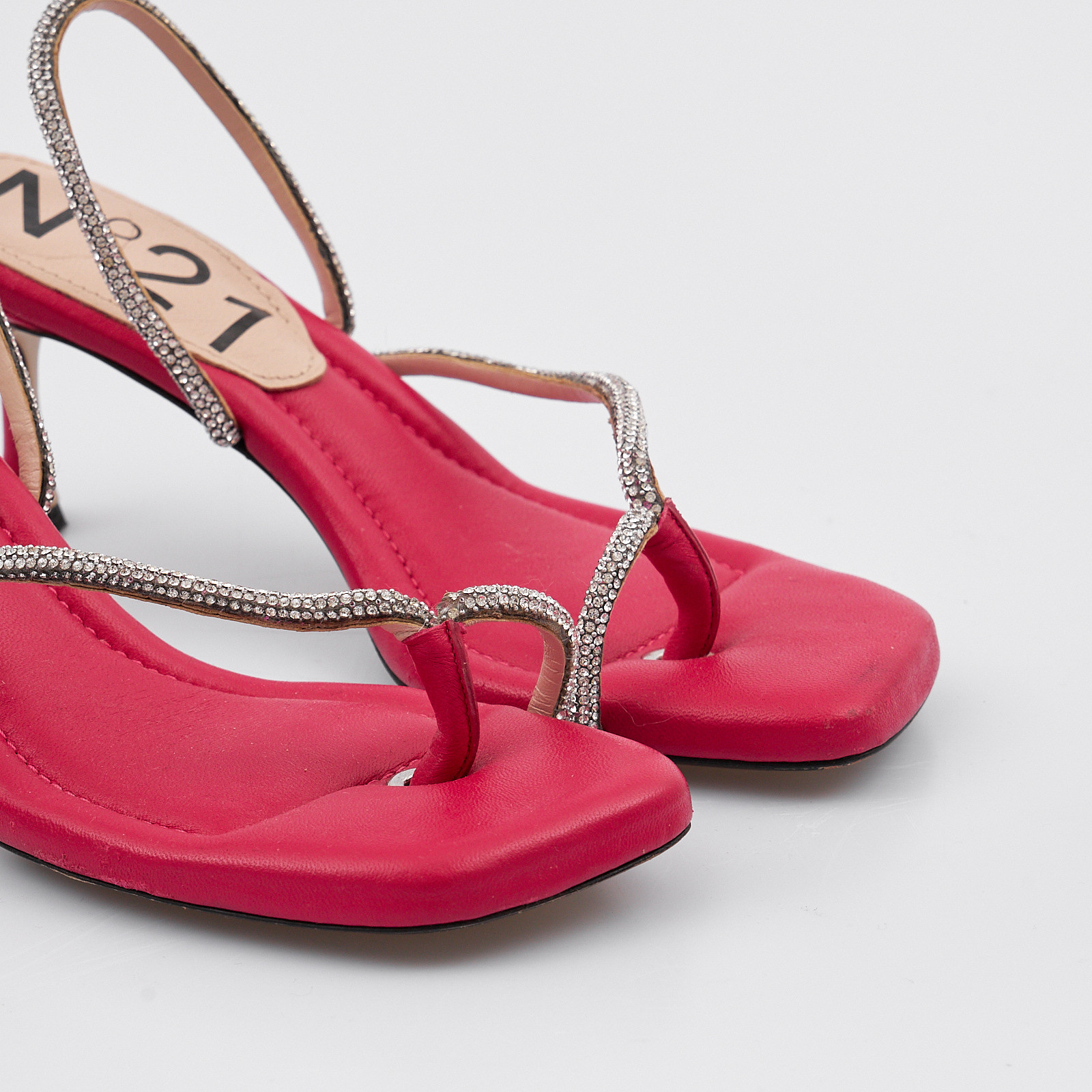 Босоножки розового цвета N21 - фото из каталога магазина брендовой одежды Second Friend Store Босоножки N21 - купить оригинал в секонд-хенде SFS - 4