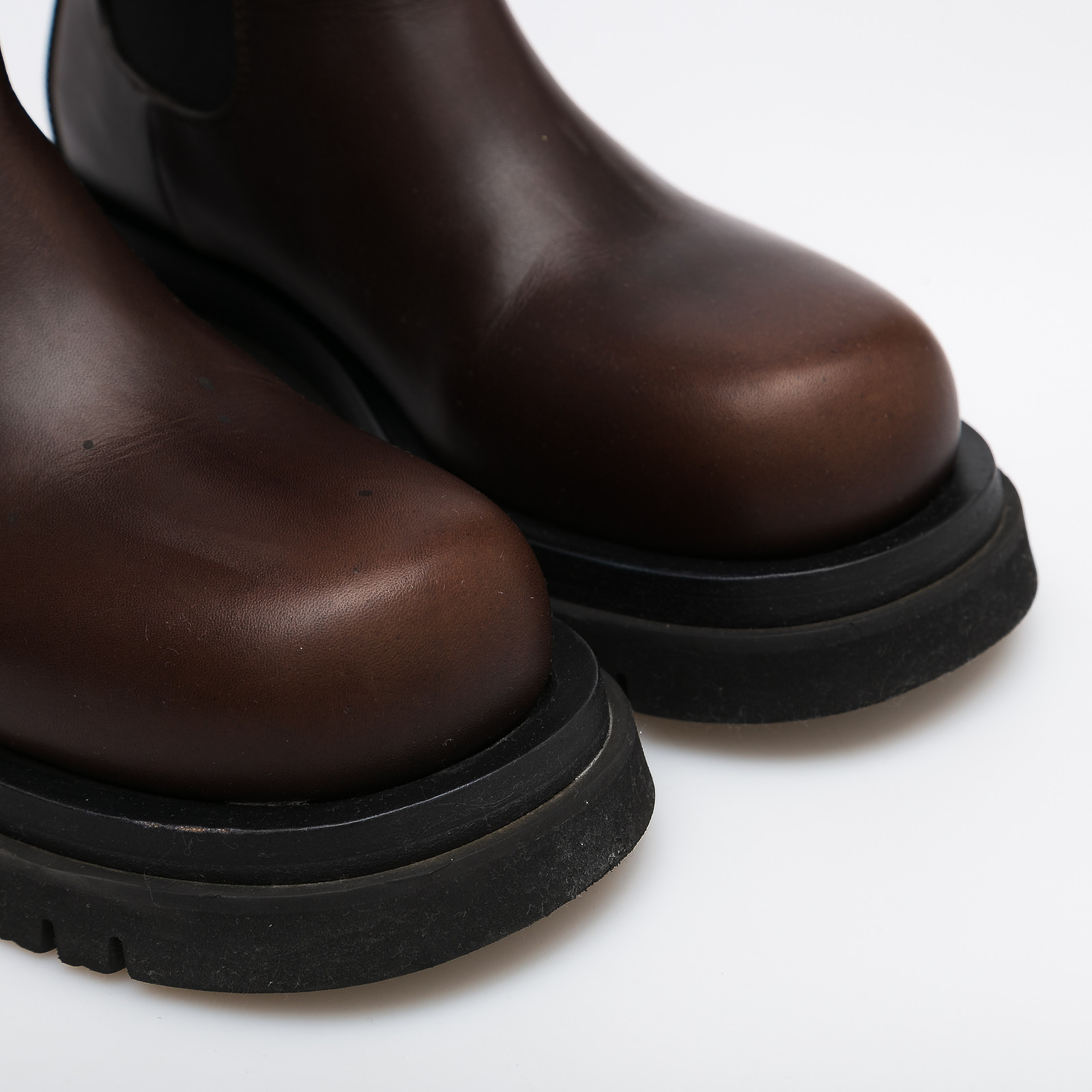 Ботинки коричневого цвета Bottega Veneta - фото из каталога магазина брендовой одежды Second Friend Store Ботинки Bottega Veneta - купить оригинал в секонд-хенде SFS - 4