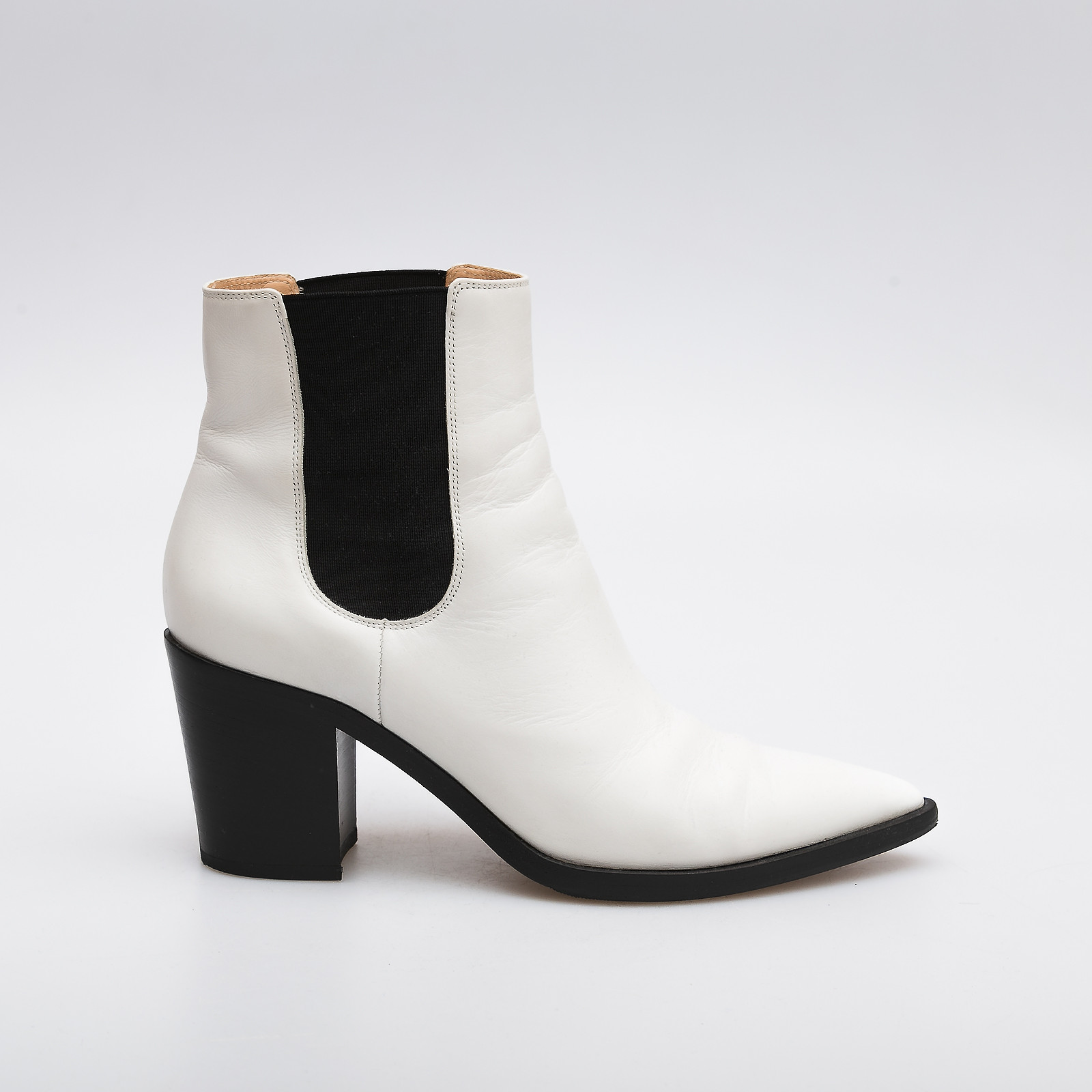 Ботинки белого цвета Sergio Rossi - фото из каталога магазина брендовой одежды Second Friend Store Ботинки Sergio Rossi - купить оригинал в секонд-хенде SFS - 1