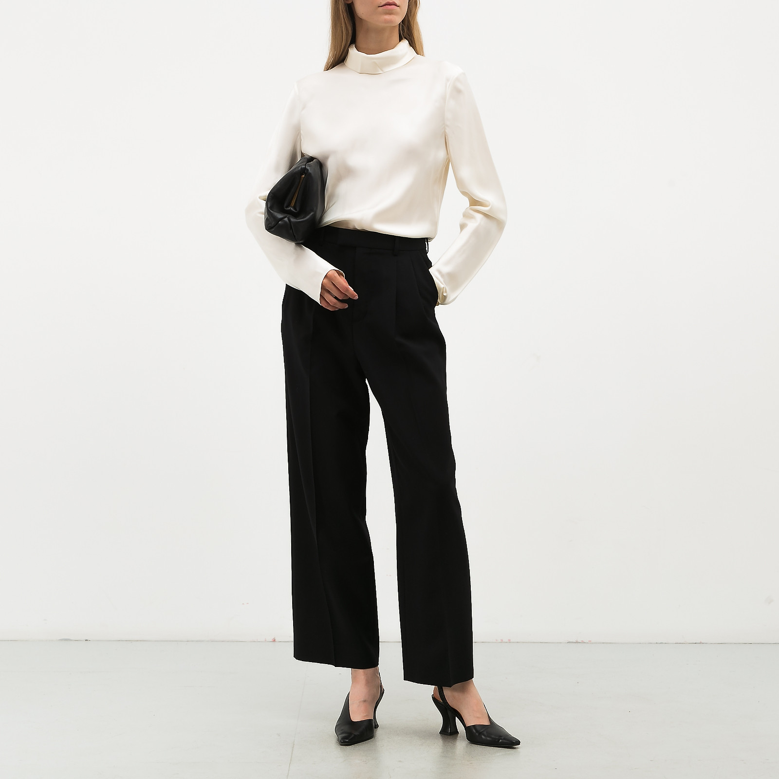 Брюки черного цвета Celine - фото из каталога магазина брендовой одежды Second Friend Store Брюки Celine - купить оригинал в секонд-хенде SFS - 3