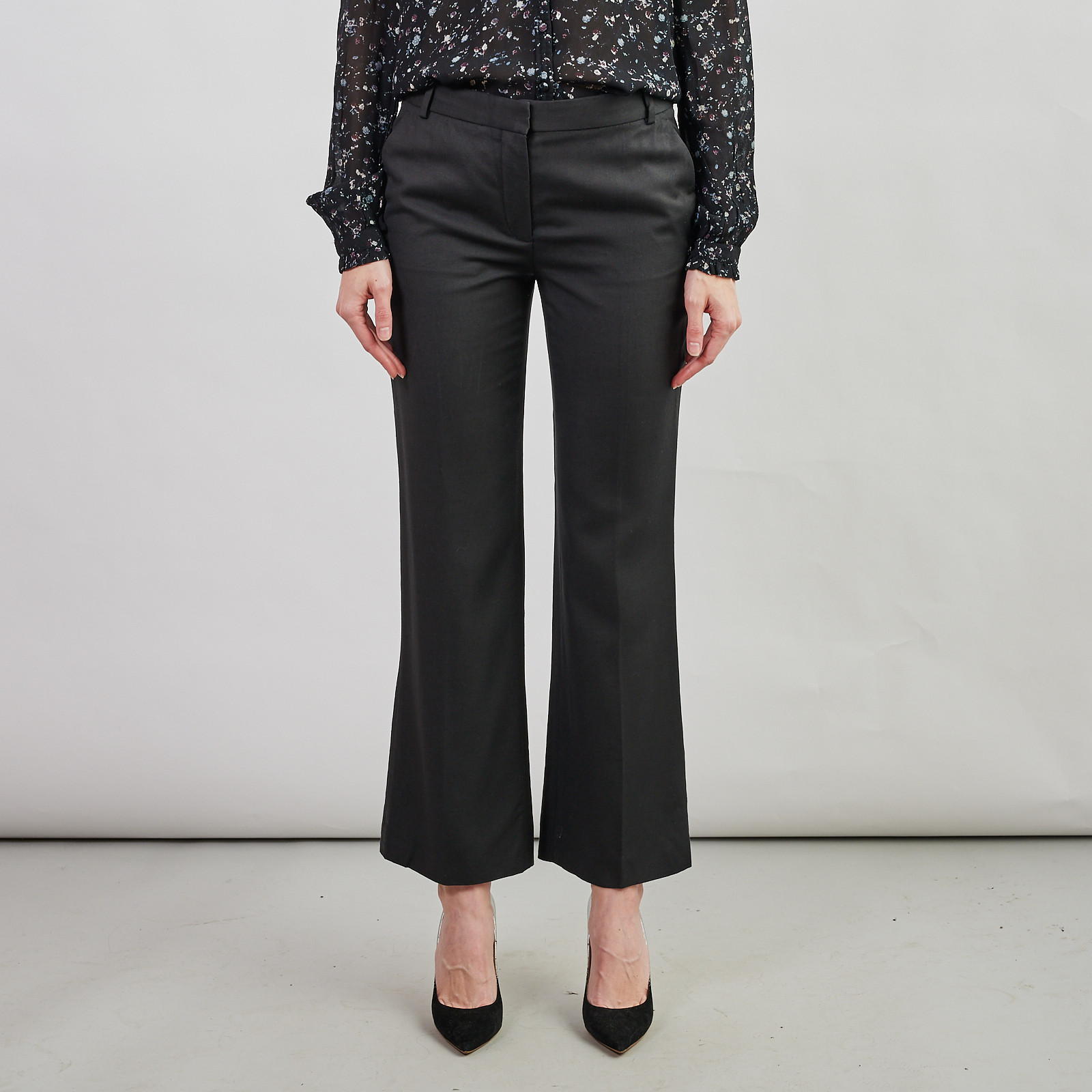 Брюки  черного цвета Stella McCartney - фото из каталога магазина брендовой одежды Second Friend Store Брюки Stella McCartney - купить оригинал в секонд-хенде SFS - 1