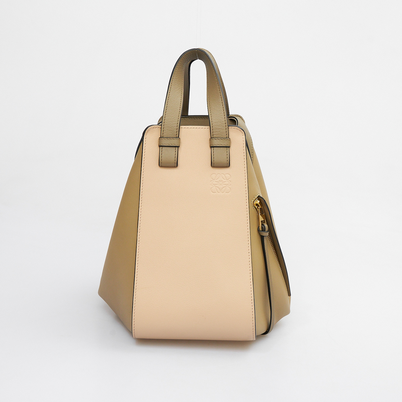 Сумка бежевого цвета Loewe - фото из каталога магазина брендовой одежды Second Friend Store Сумка Loewe - купить оригинал в секонд-хенде SFS - 1