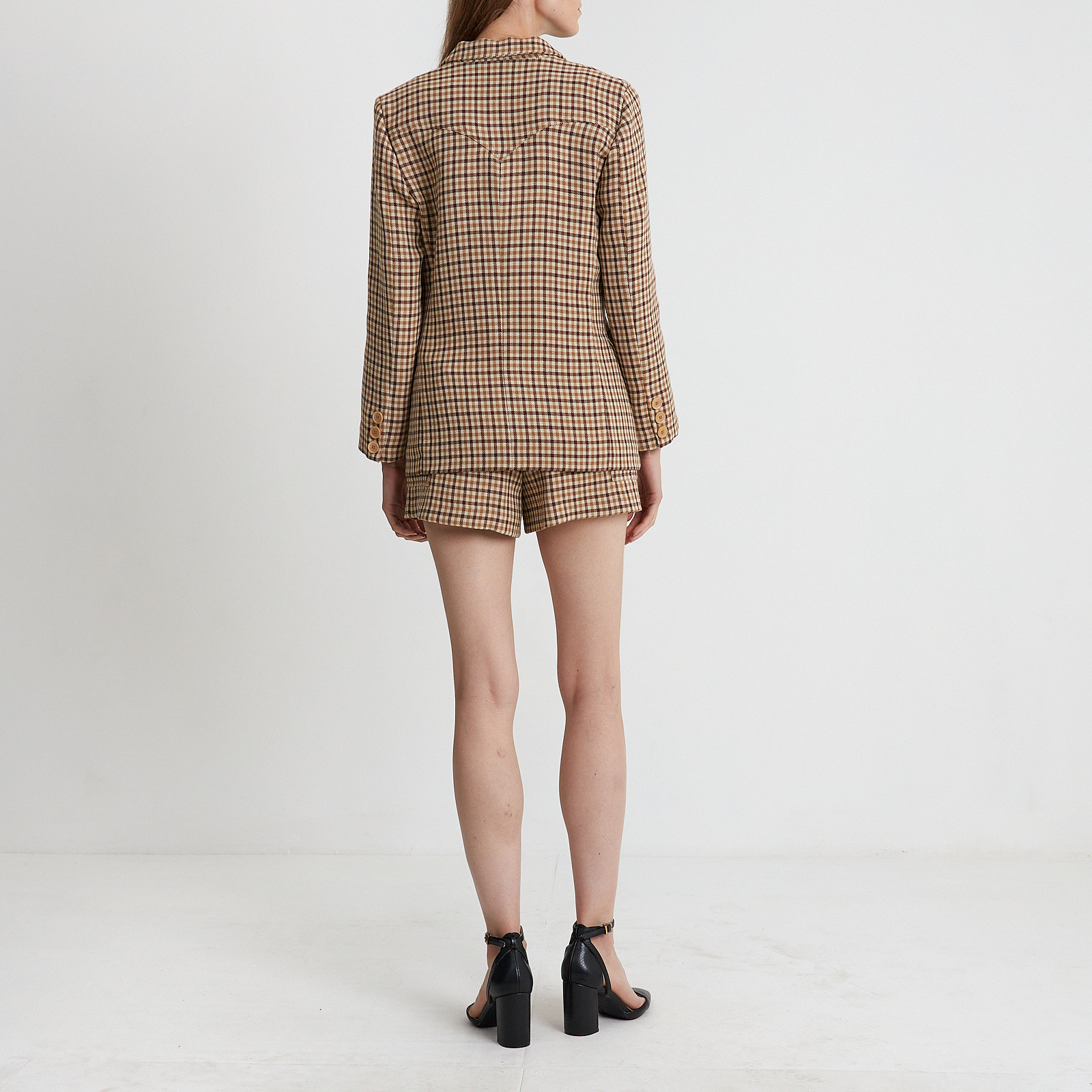 Костюм бежевого цвета Nanushka - фото из каталога магазина брендовой одежды Second Friend Store Костюм Nanushka - купить оригинал в секонд-хенде SFS - 3