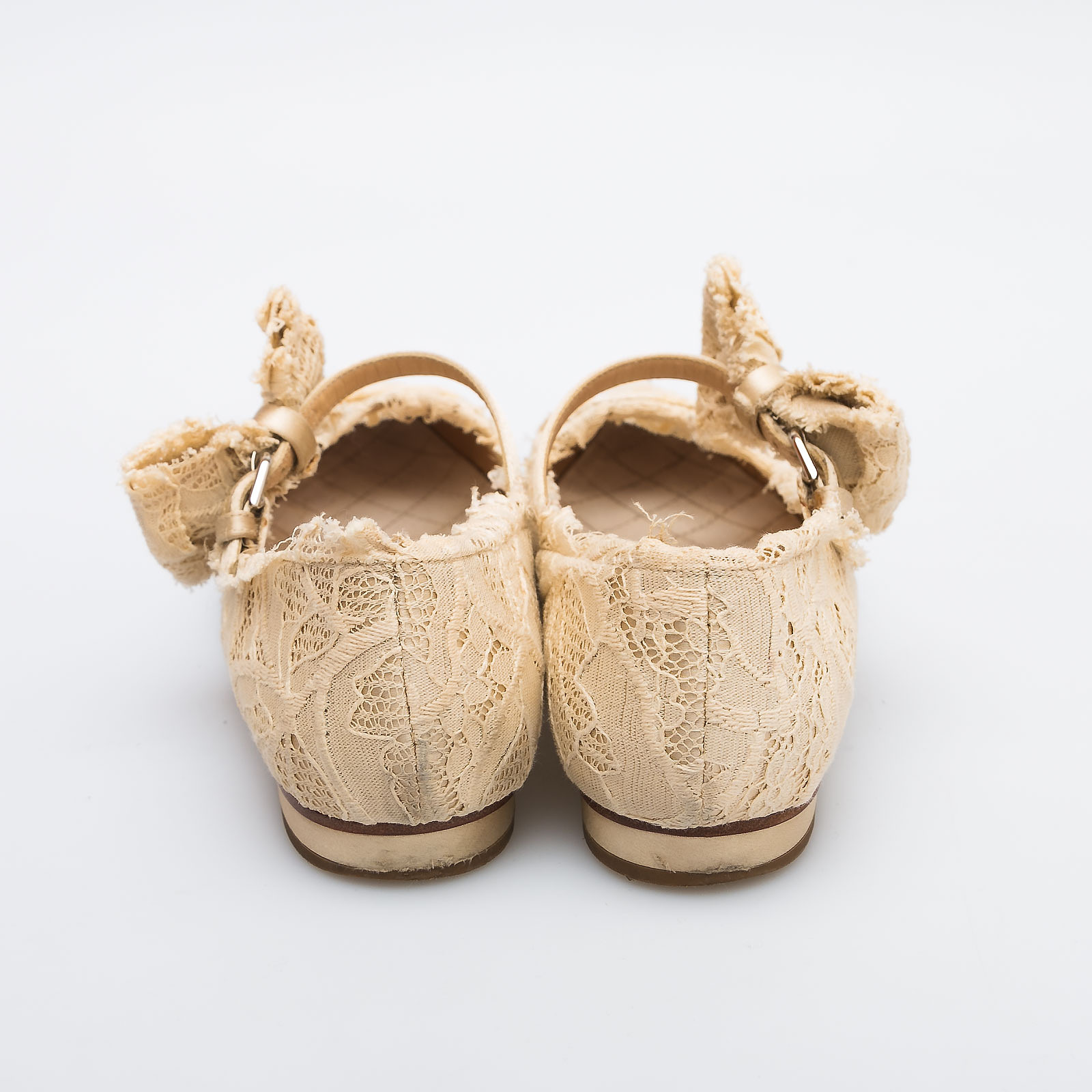 Балетки бежевого цвета Chanel - фото из каталога магазина брендовой одежды Second Friend Store Балетки Chanel - купить оригинал в секонд-хенде SFS - 3