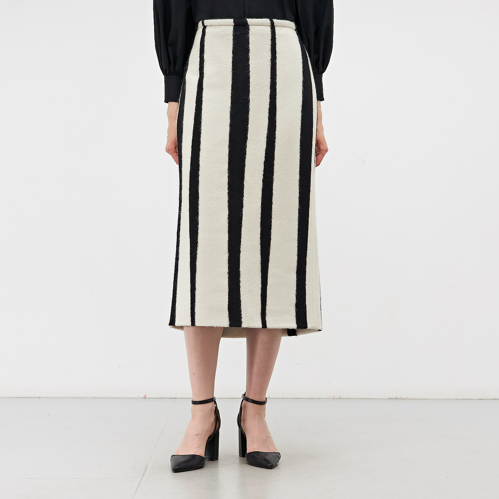 Юбка белого цвета Rochas - фото из каталога магазина брендовой одежды Second Friend Store Юбка Rochas - купить оригинал в секонд-хенде SFS - 1