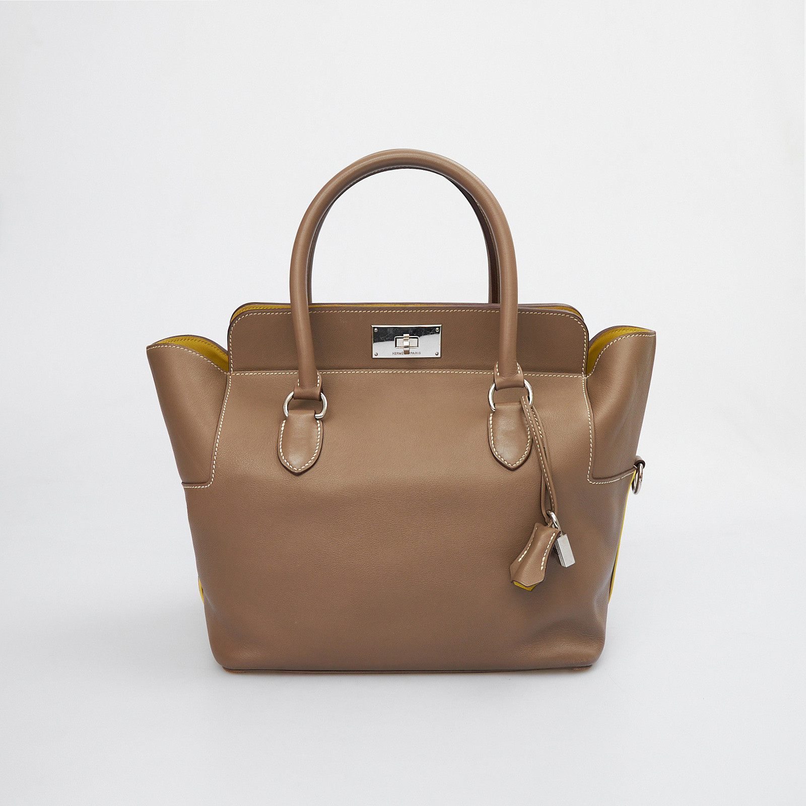 Сумка бежевого цвета Hermes - фото из каталога магазина брендовой одежды Second Friend Store Сумка Hermes - купить оригинал в секонд-хенде SFS - 1