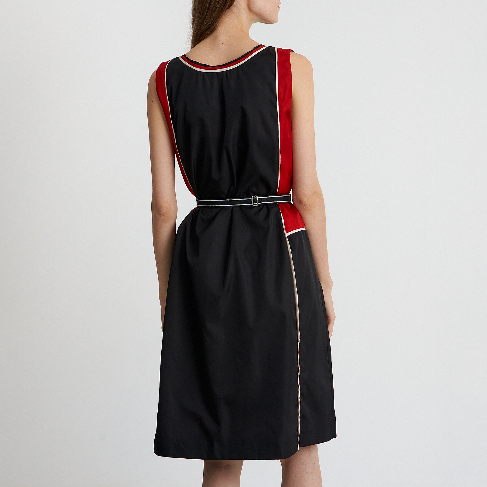 Платье черного цвета Prada - фото из каталога магазина брендовой одежды Second Friend Store Платье Prada - купить оригинал в секонд-хенде SFS - 2