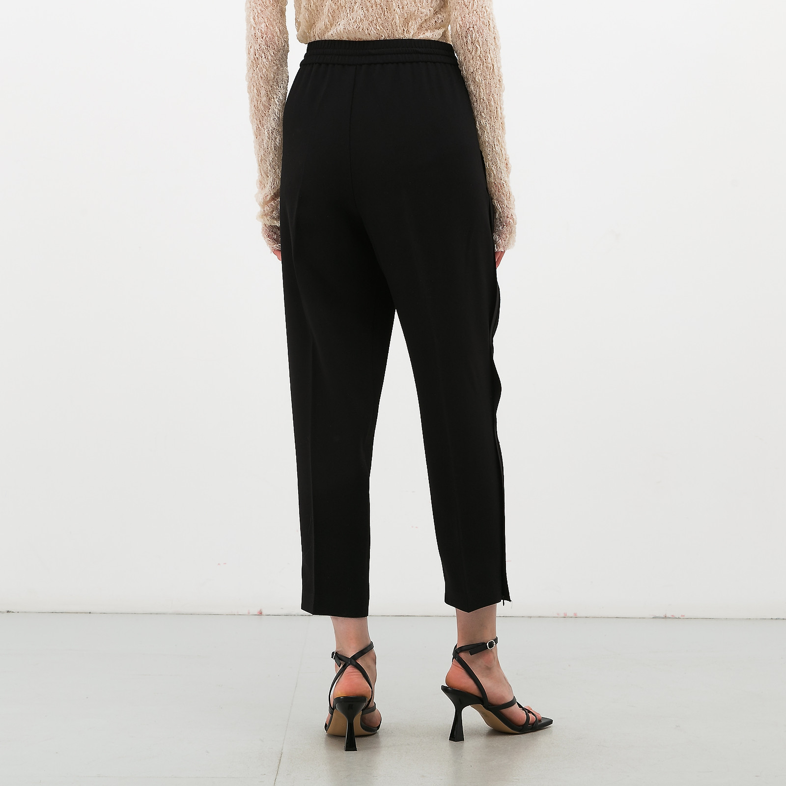 Брюки черного цвета T by Alexander Wang - фото из каталога магазина брендовой одежды Second Friend Store Брюки T by Alexander Wang - купить оригинал в секонд-хенде SFS - 3