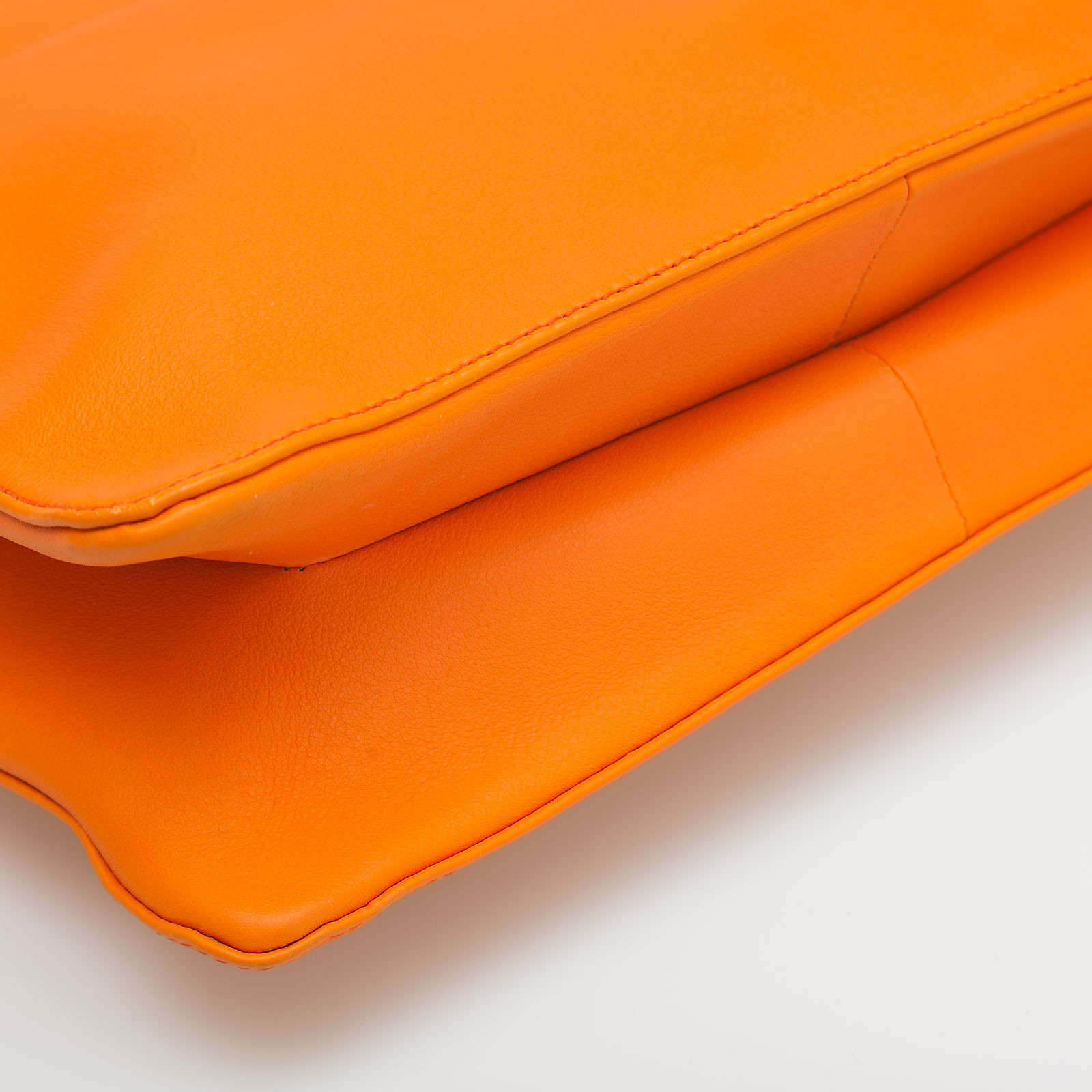 Сумка оранжевого цвета Givenchy - фото из каталога магазина брендовой одежды Second Friend Store Сумка Givenchy - купить оригинал в секонд-хенде SFS - 6