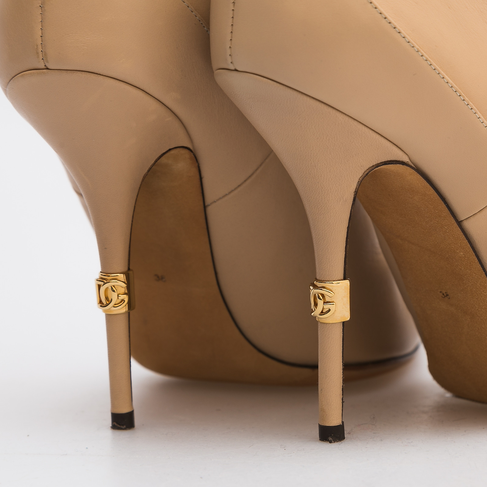 Сапоги бежевого цвета Dolce&Gabbana - фото из каталога магазина брендовой одежды Second Friend Store Сапоги Dolce&Gabbana - купить оригинал в секонд-хенде SFS - 6