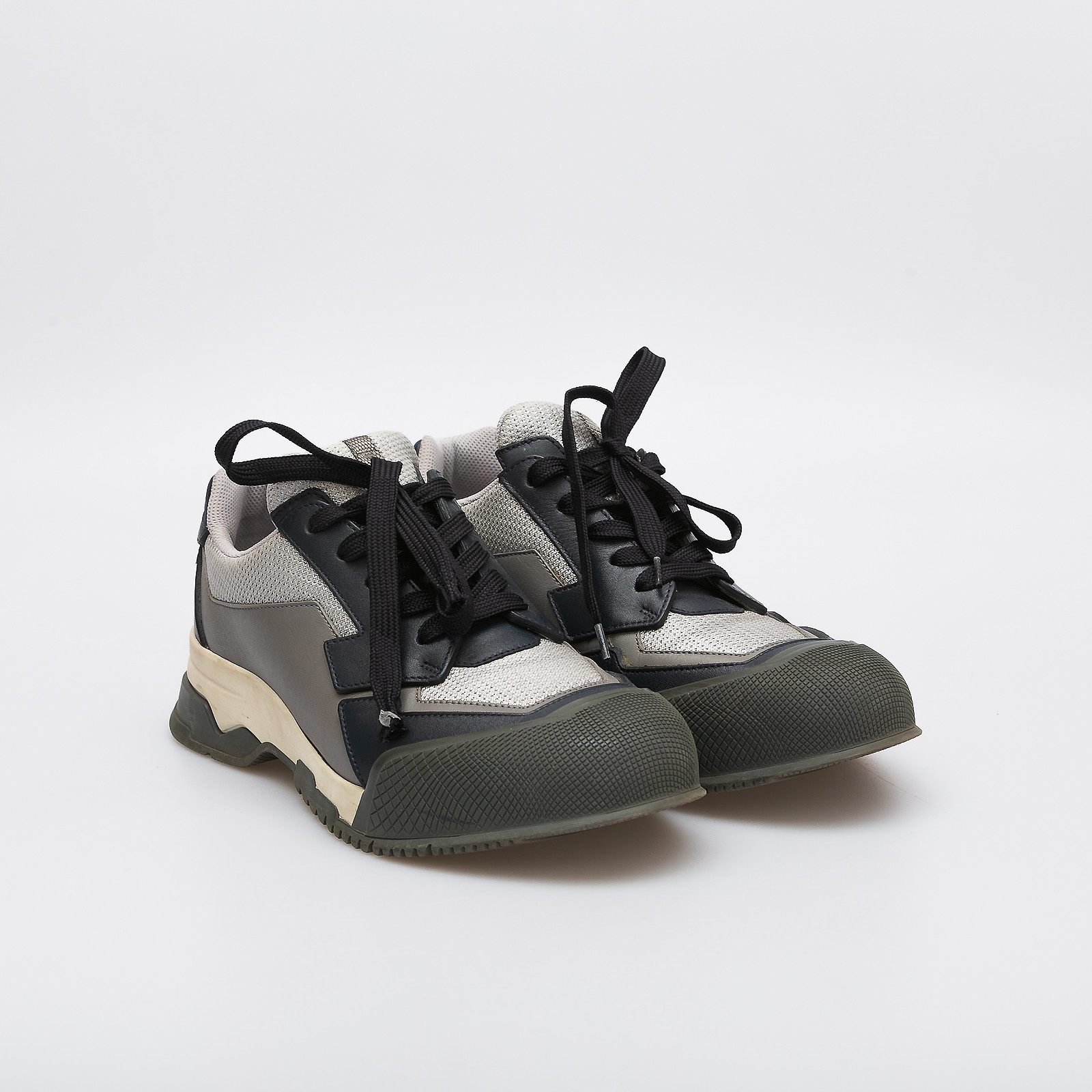 Кроссовки серого цвета Prada - фото из каталога магазина брендовой одежды Second Friend Store Кроссовки Prada - купить оригинал в секонд-хенде SFS - 2