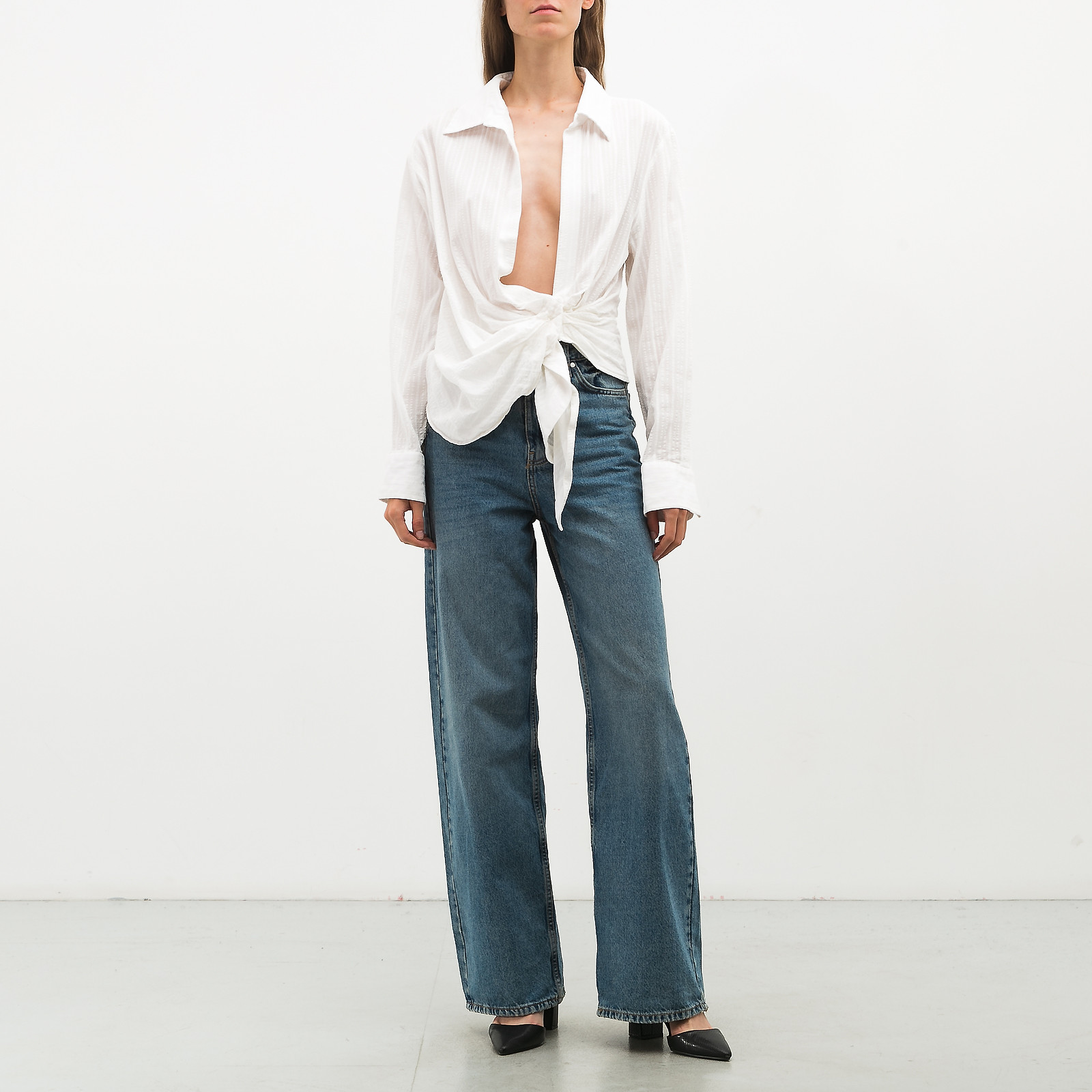 Блуза белого цвета Jacquemus - фото из каталога магазина брендовой одежды Second Friend Store Блуза Jacquemus - купить оригинал в секонд-хенде SFS - 3